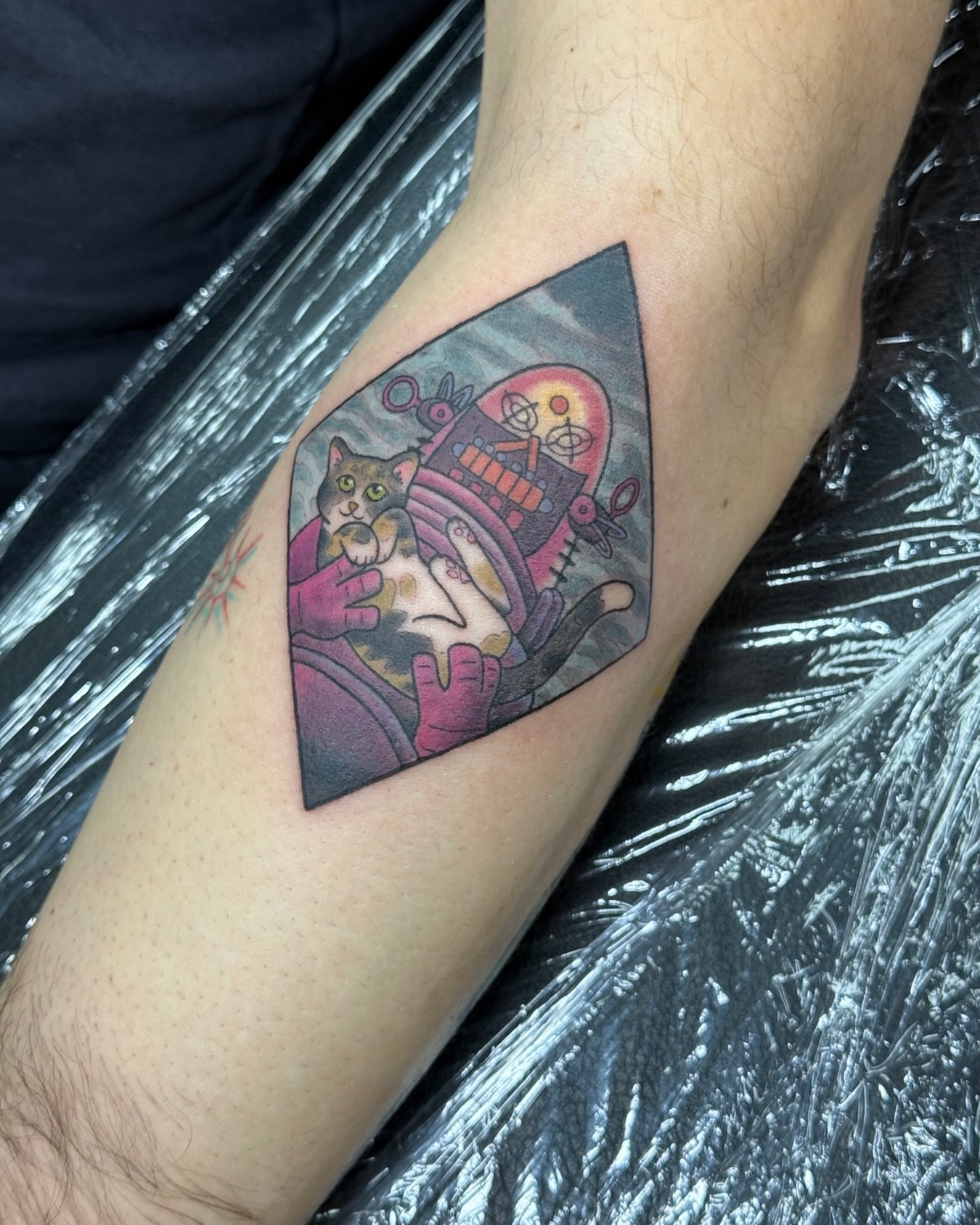 Adorable tattoo done by Mia
@tatcatmia
To book with Mia
Request an Appointment at
TitanTattooNashville.com
#forbiddenplanet
#robottattoo
#cattattoo
#pettattoo
#nashvilletattooshop