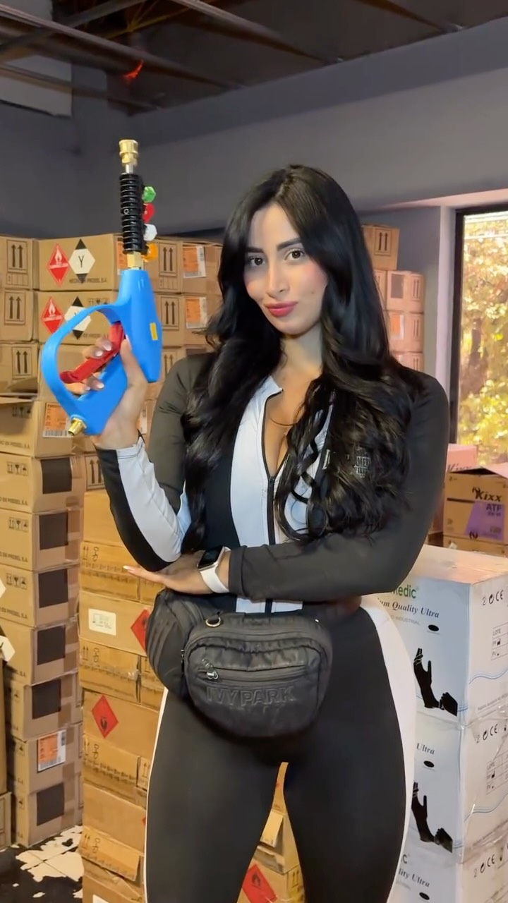 ¿Cansado de tener 300 proveedores? 😩🚫
En Bmax Outlet encuentras TODO en un solo lugar 🔥🧴✨
Ahorra tiempo, dinero y dolores de cabeza 💸⏱️
¡Somos tu aliado en el detallado automotriz! 🚗💎
#DetalladoAutomotriz #CarDetailing #AutoSpa #DetailingLife #CarCare