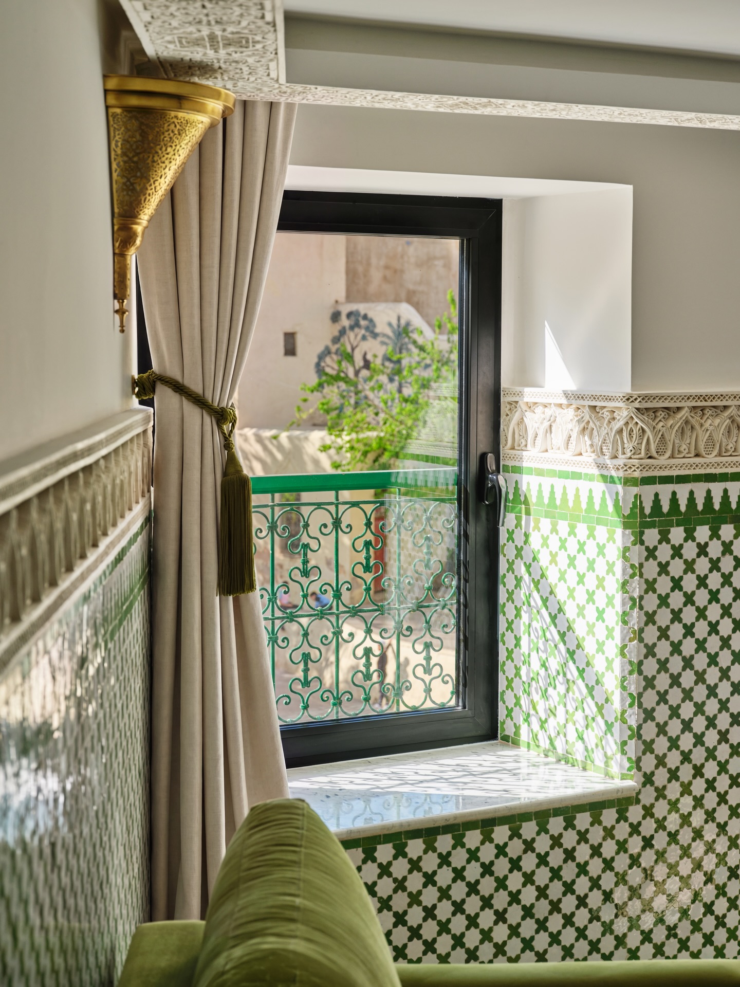 Introducing our Yara Suite 💚
A sanctuary wrapped in emerald light and quiet luxury
📸: @omartajmouati.photography
#palaisdefes #luxuryhotels #morocco