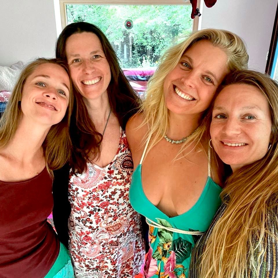 Danke für die wundervolle gemeinsame Zeit im magischen Diessen 💕
Ihr seit die besten Goddesses meiner Welt 🌎
Es ist mir eine Ehere, euch meine Freundinnen nennen zu können.
Lets move on to new adventures & create aligend miracles
@carolas_souladventures
@susanneoppermann
@victoria.naomi.benz