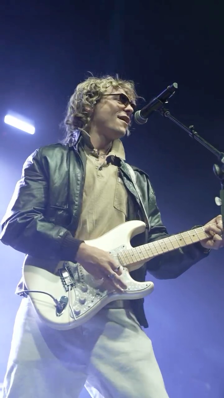 This definitely still keeps us up at night @thedriverera @tomsaulmusic🕺🪩🚘 See you on April 29th for one final goodbye from TUCP with the Beach Fossils!
🎥: @asha_austin_