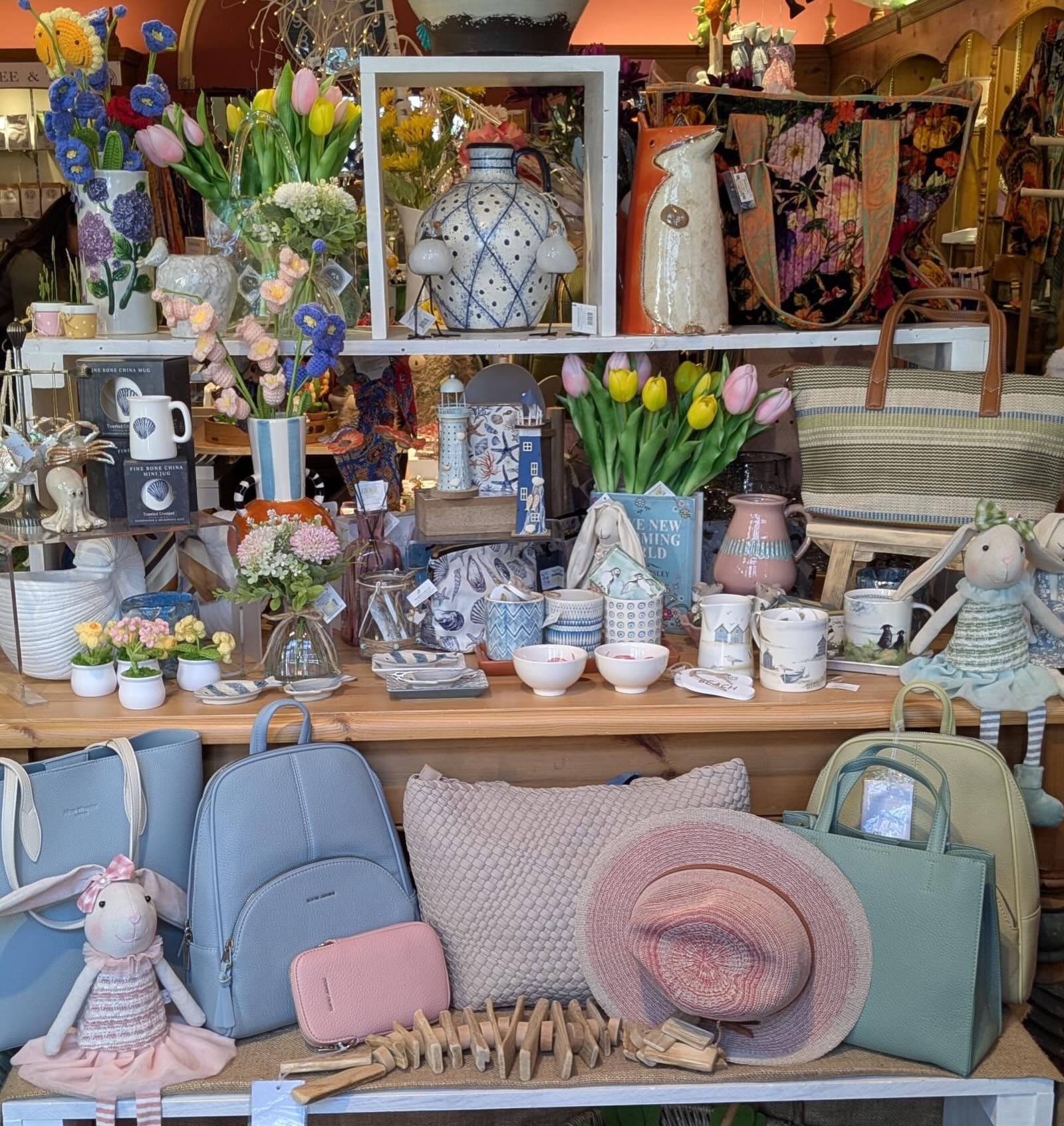 Regardless of the crazy weather, we’re staying bright indoors!💜
Pop in for some shelter, have a browse in our gift shop, then stay in our cafe until the storm passes☔️☕️