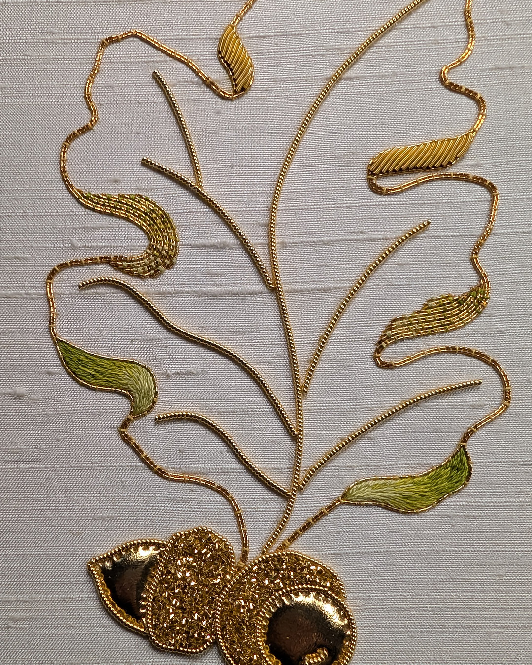 My latest newsletter is out now! Registration for my new class with the EAC is closing soon, the last day to register is the 30th of April, spaces are limited so don't miss out.
This class is perfect for beginners wanting to learn essential Goldwork techniques and silk shading at your own pace with an online community forum to ask me questions.
#Embroidery #Goldwork #HandEmbroidery #embroiderersofinstagram #onlineembroideryclass #selfpaced