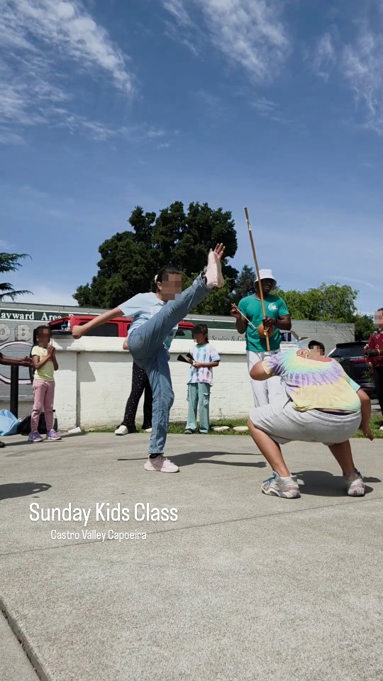 Sunday Funday! Kids at 11am. Adults at noon. It's ALWAYS a good time!
Castro Valley Capoeira.