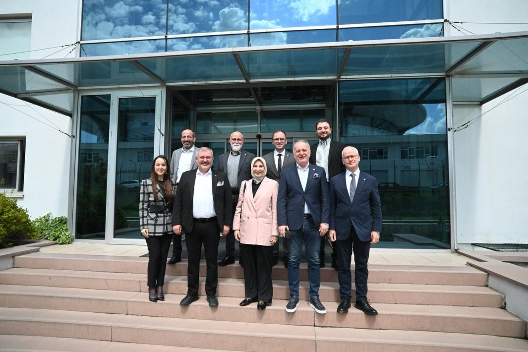 KalDer Merkez Yönetim Kurulu Üyesi Yasemin Gür Solmaz ve Genel Sekreter Sabri Bülbül’ü, Yönetim Kurulumuz eşliğinde değerli üyelerimiz Denizli Rateks ve Bez Tekstil’de ağırlamaktan büyük memnuniyet duyduk.
Gerçekleştirilen ziyaretlerde, üyelerimizin mevcut faaliyetleri, kurumsal gelişim yolculukları üzerine istişarelerde bulunuldu.
Nazik ziyaretleri için Yasemin Gür Solmaz ve Sabri Bülbül’e teşekkür ederiz.
#KalDer #KalDerDenizli #TürkiyeKaliteDerneği #Ziyaret #Denizli