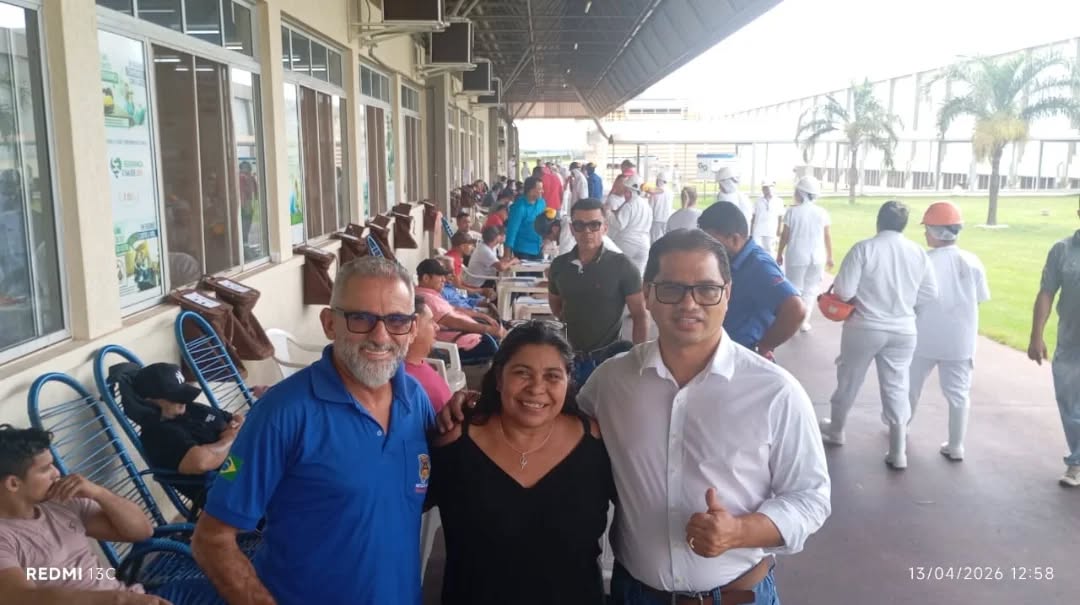 📸 Unidade e Fortalecimento!
Hoje, nosso presidente Fábio Bezerra e a equipe de comunicação do SINDMASSA-MS estiveram em Campo Grande acompanhando a eleição da nova diretoria do SICADEMS (Sindicato das Indústrias de Carnes e Derivados de MS).
Apoiar os processos democráticos das entidades parceiras é um passo fundamental para garantir que os interesses dos trabalhadores e o crescimento do setor caminhem juntos.
Seguimos unidos por um Mato Grosso do Sul mais forte e com trabalho valorizado! 🤝🥩
📍 Leia mais informações no nosso site LINK na bio.
#SINDMASSA MS #SindicatoForte #SICADEMS #CampoGrandeMS #TrabalhadorFortalecido UnidadeSindical FábioBezerra CarneMS IndústriaAlimentícia