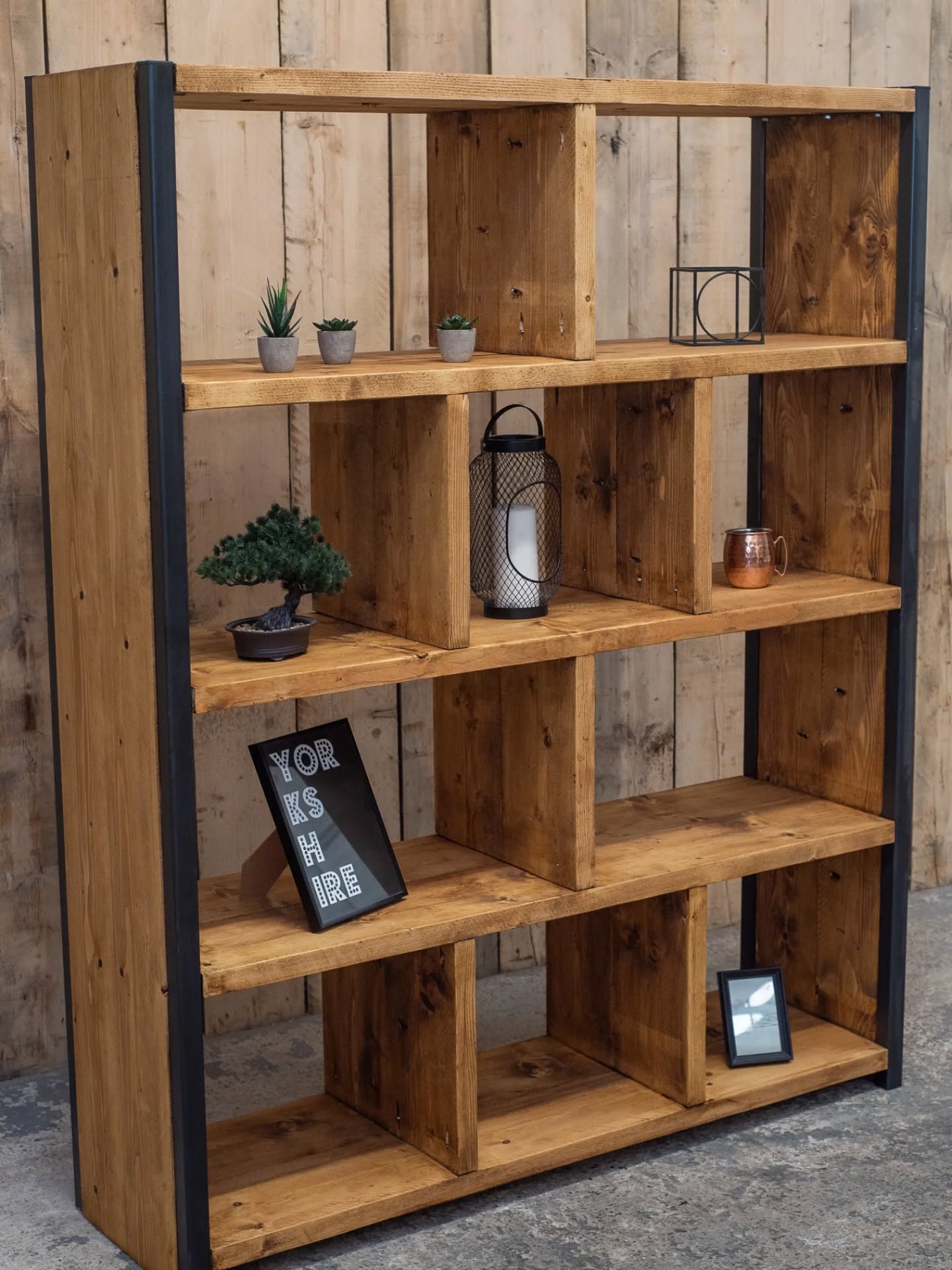 Would you believe that each shelf here has its own story to tell? You won't find two of the same, that's for sure!
.
.
.
.
#bookcasedesign #bespokefurniture #madeinsheffield #reclaimedwood