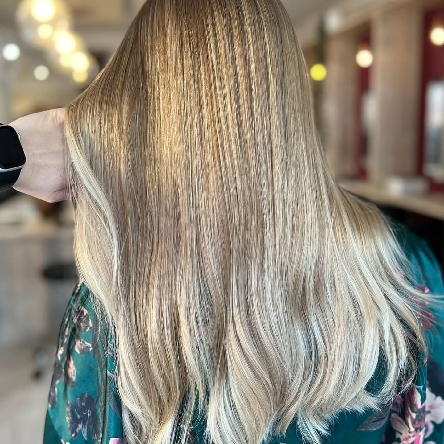 Soft, sun-kissed, and effortlessly chic ✨
Baby blonde balayage for that natural glow 🌿
✨️ Hair magician: @anitaliguoro_
📍 Margaux Salon Kentish Town
#Balayage #BabyBlonde #HairTransformation #BlondeHair #SoftBlonde HairInspo FreshLook
