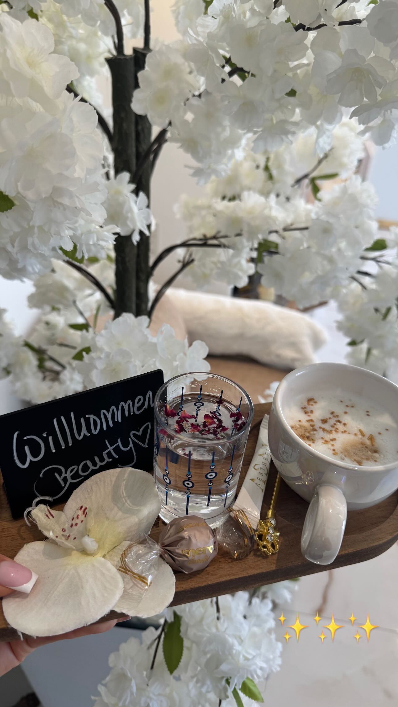 Luxus Head Spa für tiefe Entspannung 💗
Unsere exklusive Head-Spa-Behandlung verwöhnt deine Kopfhaut, löst Spannungen und sorgt für absolute Entspannung von Kopf bis Geist ✨
Ein einzigartiges Wohlfühlritual für neue Energie, Balance und pures Abschalten 💆♀️
💞 Neu: Jetzt auch zu zweit buchbar!
Genießt die entspannende Head-Spa-Behandlung gemeinsam – perfekt mit Freundinnen, Partner oder als besonderes Wellness-Erlebnis zusammen.
👉 Jetzt Termin buchen & entspannen
📅 Termin ganz bequem online buchen
🌐 www.asalaesthetic.com
📞 015237142195
#HeadSpaKassel #KosmetikKassel #BeautyKassel #headspazuzweit