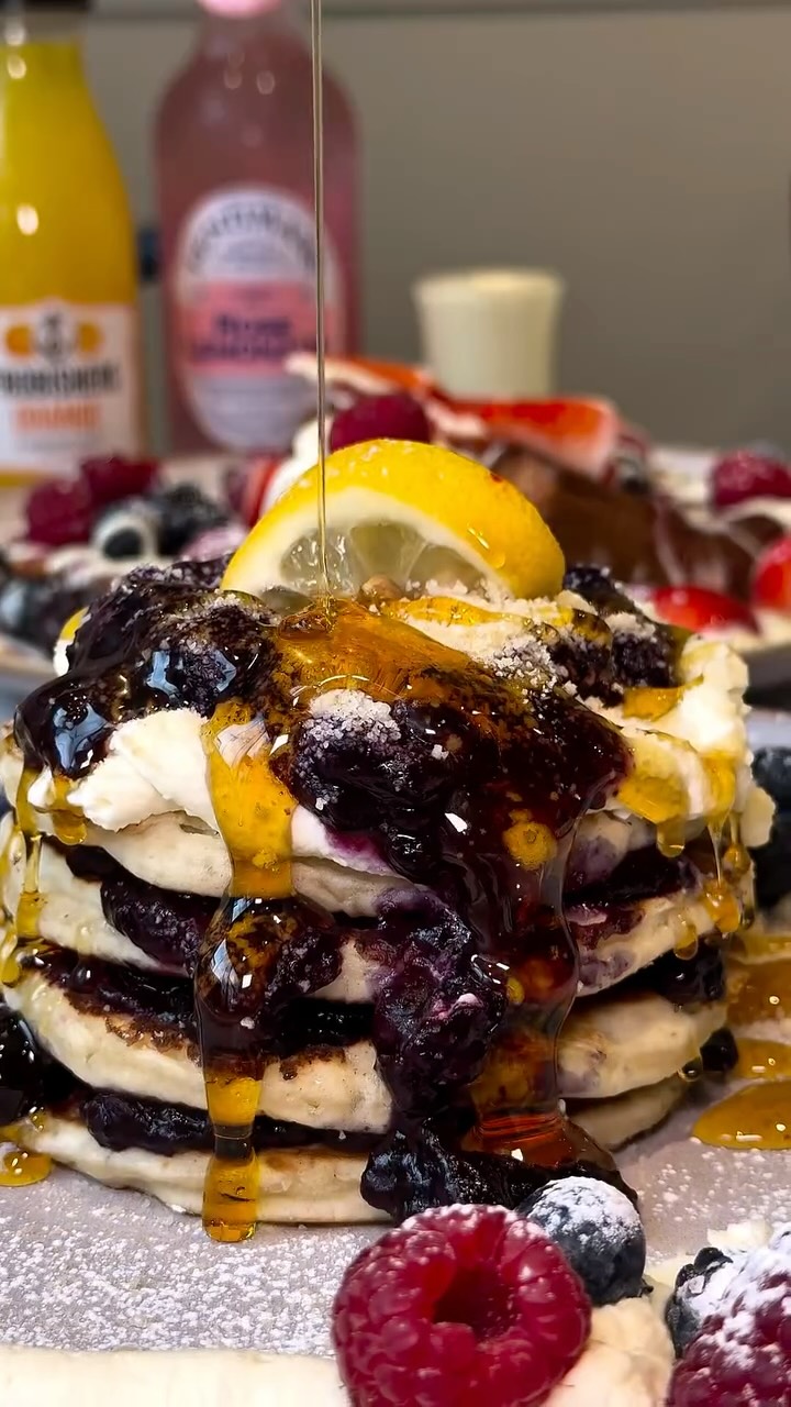 I WAS PUT ON THIS EARTH TO EAT BLUEBERRY CHEESECAKE PANCAKES... Yes that’s right, just look at this HUGE portion of Pancakes!🫶
Our signature Berry Compote served with Cream and Shortcake too! Start your day on a fruity note!💕
#CreperieCo #Foodie #ManchesterFood #BlueberryPancakes #Breakfast
