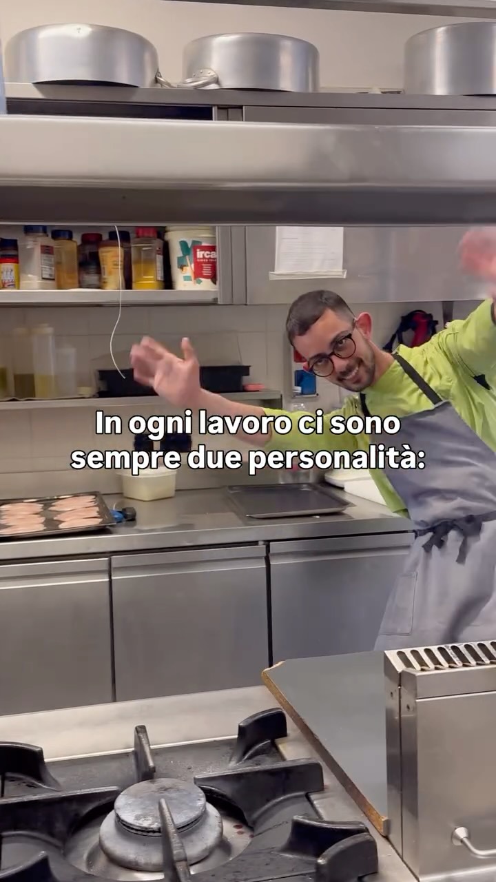 Ci sono due tipi di colleghi:
quelli che arrivano per lavorare
e quelli che arrivano per socializzare (e nel frattempo… lavorano anche😁✨)