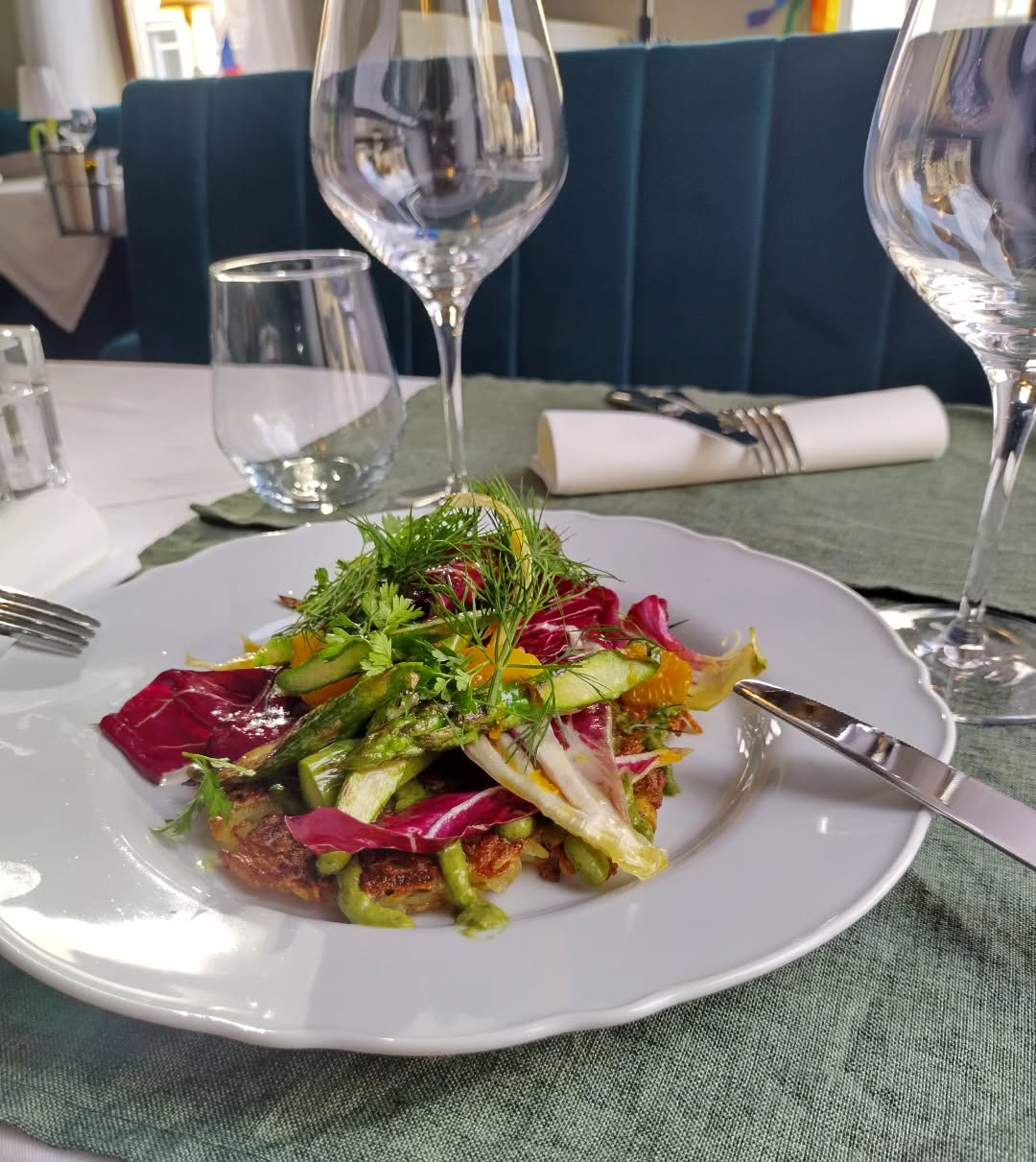 Wann sehen wir uns wieder? 🍽️
🇫🇷Entspannte Gastlichkeit in französischem Flair:
🕑von Dienstag bis Samstag ab 14:00 Uhr.
Wir freuen uns auf Euch!
/Mara
#restaurant #parisbistro #weinbar #veganfood #rostock