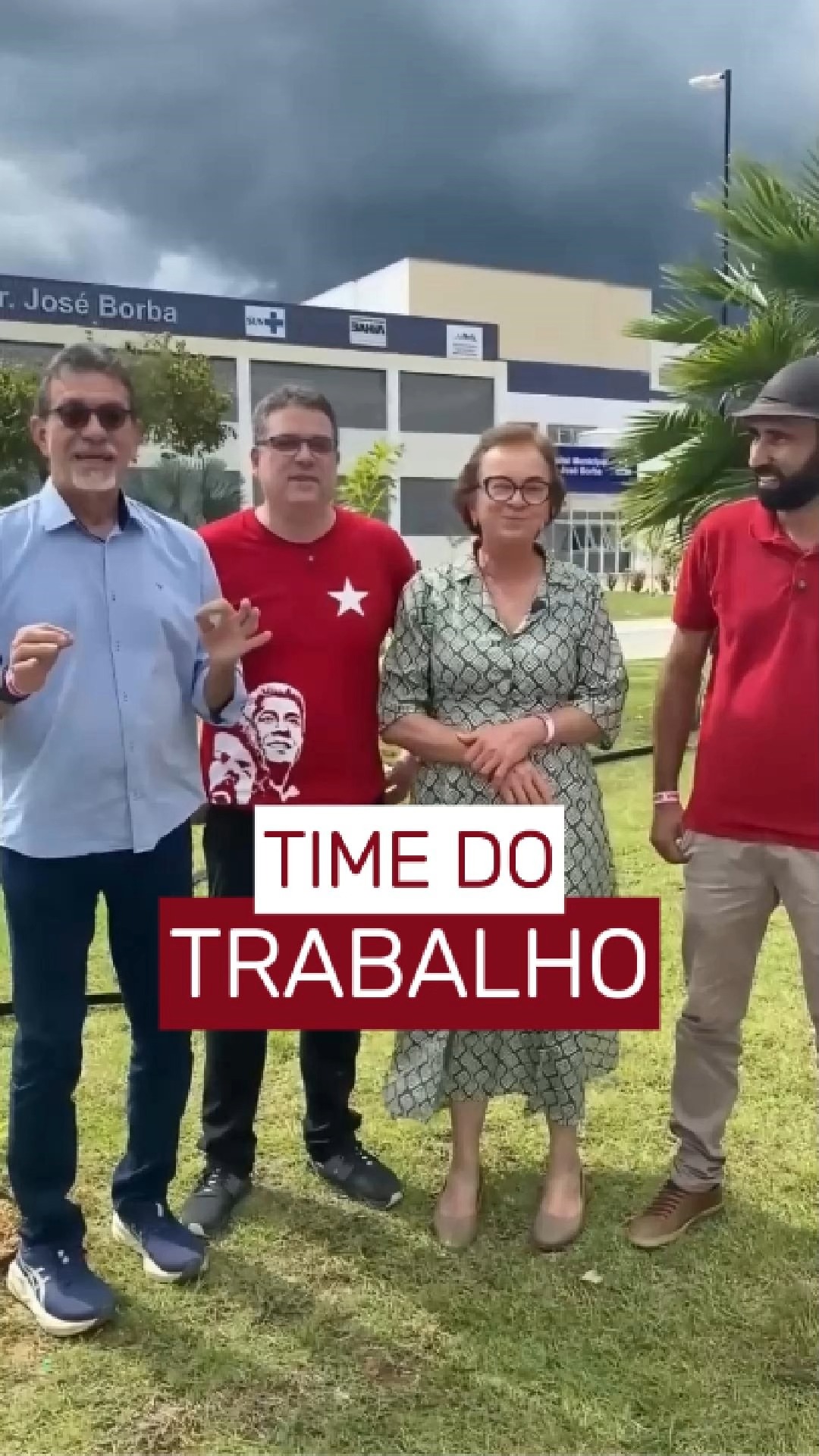 Hoje foi um dia histórico para Santa Maria da Vitória.
A entrega do novo Hospital Municipal Dr. José Borba, dos veículos para a saúde e os novos anúncios para habitação, mobilidade e saúde mental mostram a força do time do trabalho.
É resultado de parceria, compromisso e luta do nosso povo.
Também foi dia de fortalecer a caminhada com Doutor Lino, Jervalino, Afonso e toda a companheirada da região Oeste.
Seguimos juntas e juntos, porque o trabalho transforma vidas.
📸 Vanessa Cardoso