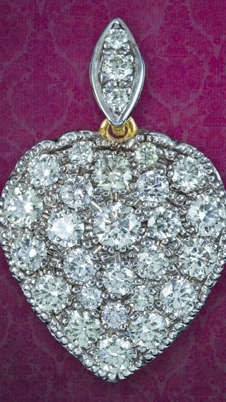 Today I am featuring an Edwardian Style Diamond Heart Pendant from @laurelleantiquejewellery
This gorgeous diamond heart pendant is encrusted with a dazzling array of bright brilliant cut diamonds across the font and bale, totalling approx. 2 carats.
For more details go to www.houseofstyleanddesign.com
#Edwardian #jewellery #antique #pendant