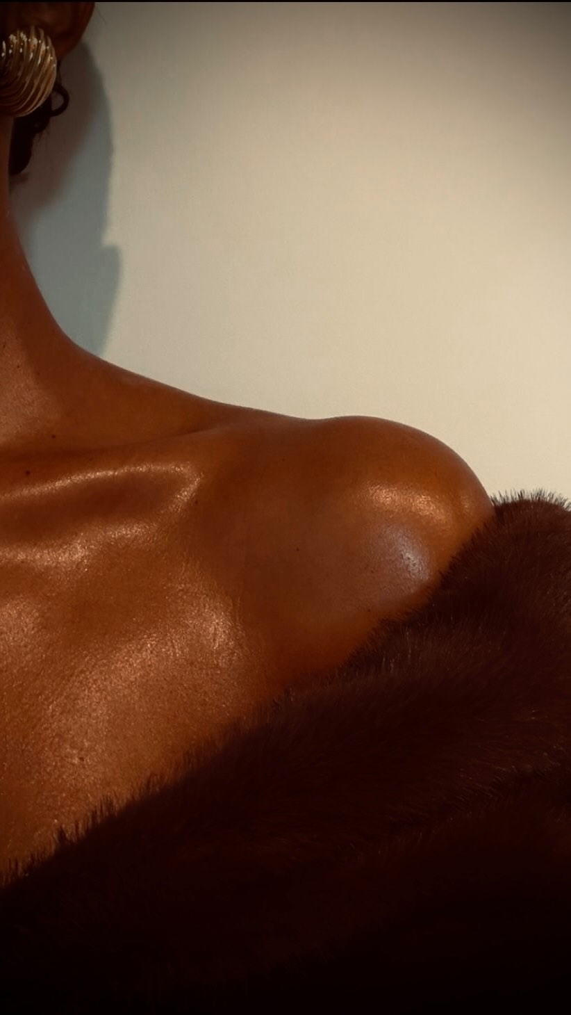Most of my clients don’t come to me with a clear answer.
They say things like:
“I want it natural… but still a little glam.”
“Not too long… but I still want it to show.”
Or they bring an inspo picture…
and it still doesn’t feel like them.
Because the truth is, it’s not that you don’t know what you want. You just don’t know what actually works for your face.
That’s where I come in.
I study your eye shape, your features, your lifestyle and design a set that actually fits you.
No guessing. No hoping it turns out right.
Just a look that finally makes sense on you.
This is the Fernormenal Design Experience.
📍Anna, TX
Ready to stop guessing? Book your set.
Be honest…
Have you ever booked lashes and thought:
“This is NOT what I expected”?
