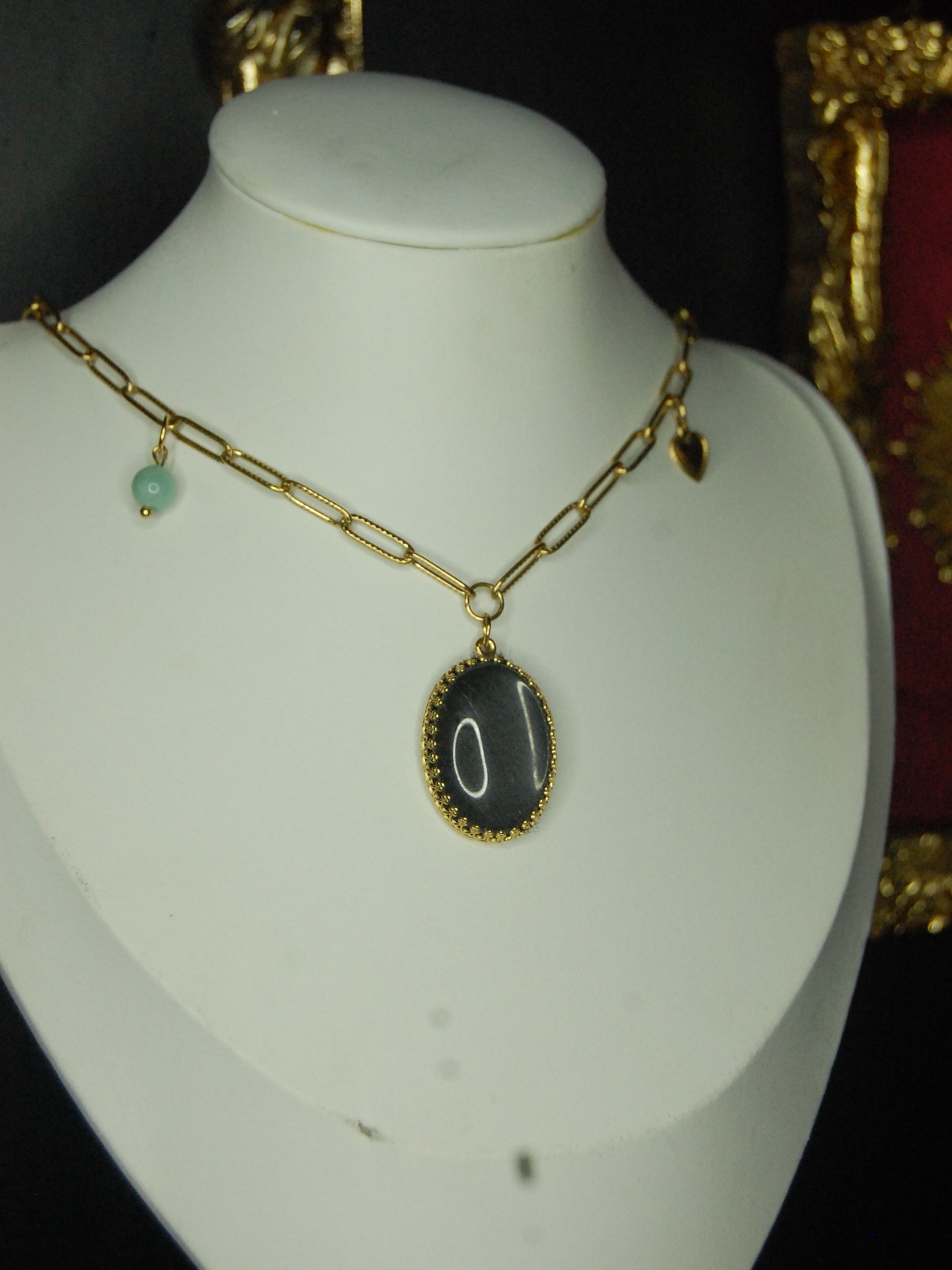 𝕻𝖊𝖙 𝕸𝖊𝖒𝖔𝖗𝖎𝖆𝖑
Réalisation d’un collier mémoriel a breloques en l’honneur de Polo🐱
Inclusion poils - cabochon de verre serti - perle d’aventurine pour la couleur des yeux - breloque initiale - breloque cœur
Si tu veux qu’on crée ensemble le bijoux de tes rêves pour garder un souvenir éternel de ton compagnon à la hauteur de ton amour pour lui, tu peux m’envoyer un message privé ou me contacter via mon site (lien dans la bio)💌
Collier mémoriel à breloques
Bijoux mémoriaux faits main, animaux de compagnie, souvenirs, commémoratifs