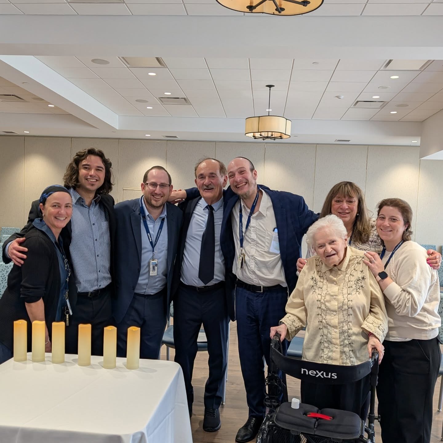 A meaningful Yom HaShoah Holocaust Remembrance Day programs alongside Cantor David Edwards and the incredibly passionate and caring staff at @baycrest ๐ต๐ฏ๏ธ
.
.
.
#baycrest #yomhashoah #prayer #reflection #music