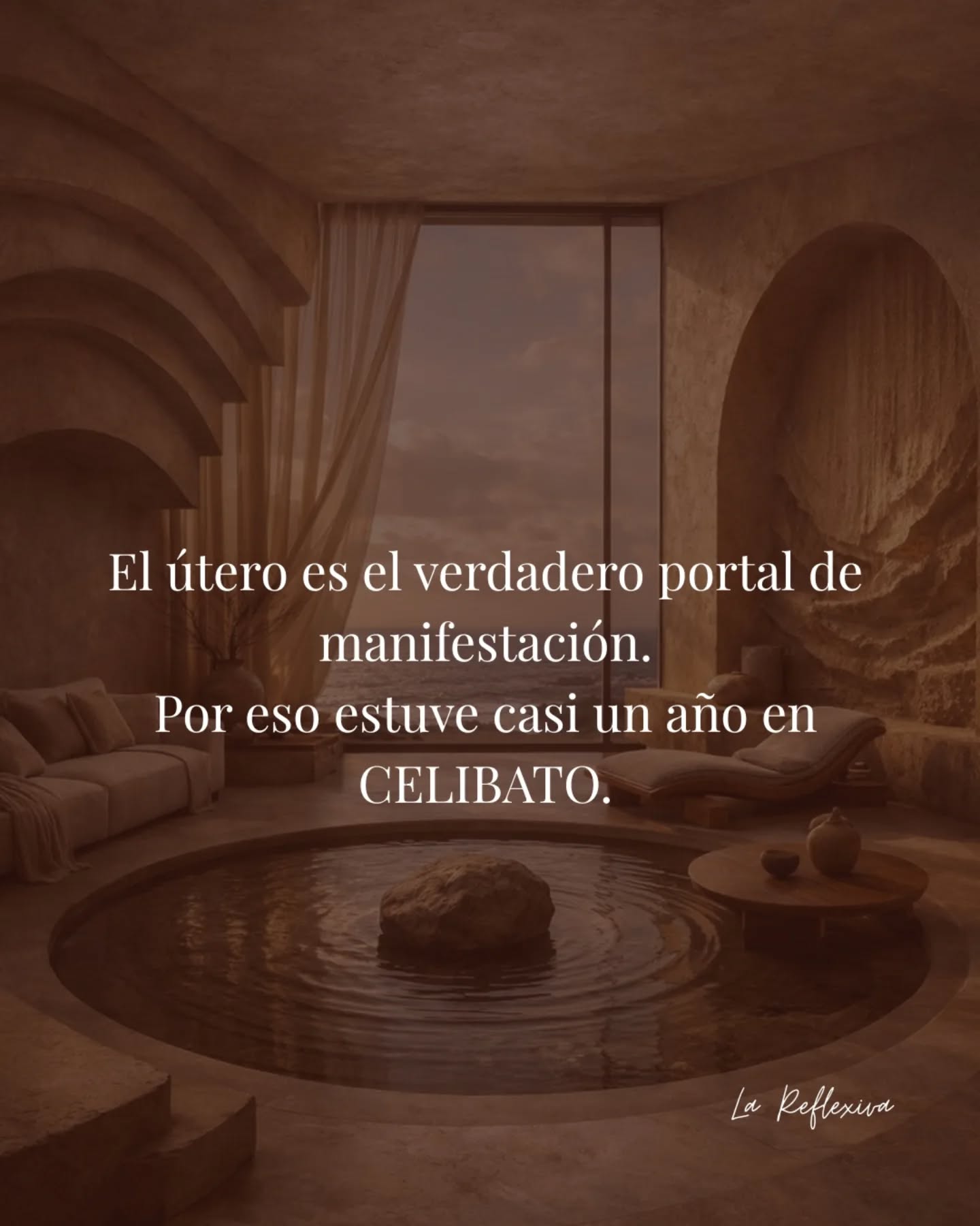 Los hombres con los que has estado tienen un nivel de consciencia, vibración, que afecta tu energia de forma directa.
Si ese hombre con el que se está tiene mucha carga emocional, mucho desorden energético, o demasiada oscuridad, la mujer se vuelve la receptora de esa información, y se la guarda. Las líneas de pensamiento oriental, sugieren que se guardan por 7 años en el útero.
Esto puede sentirse como tristeza, pesadez, pensamientos de carencia, etc.
Cuando empezas a vivir a tu útero como un lugar sagrado, lo limpias, lo honras, le das placer, empieza a liberar muchos años de cargas. Empieza a liberar viejas tristezas, personales, de ex parejas sexuales, ancestrales.
Se transforma en una conexión más fuerte con tu intuición, con quien permitís acceder a tu vida, se libera tu corazón y tus pensamientos se ponen más limpios y claros.
Si hoy sentís que hay algo en tu forma de vincularte que no termina de cerrar… no es casual.
Hay una forma distinta de habitarte que lo cambia todo.
Muy pronto voy a estar revelando algo que te va a llevar
de sentirte confundida en tus relaciones a moverte con claridad, elección y seguridad interna.
No es para todas.
Es para quienes están listas para dejar de repetirse.
Si sentís que algo de esto es para vos,
mantenete cerca.
La Fuente se está abriendo.