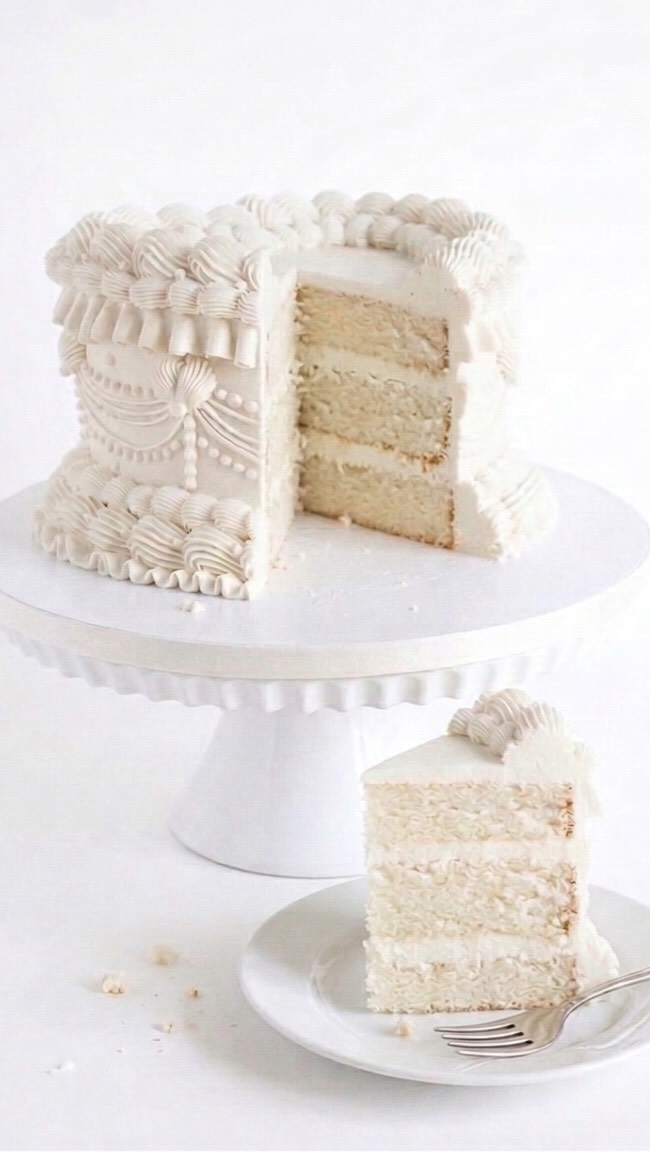 DAY 1 of posting a recipe every single day
Starting strong with my go-to, never-fails vanilla cake ✨
Soft, fluffy, and the kind of classic you’ll come back to again and again 🎂
Whether you’re baking for a birthday, a celebration, or just because… this one’s a staple you need saved 👏🏼
Comment RECIPE and I’ll send it your way with my buttercream recipe 💌