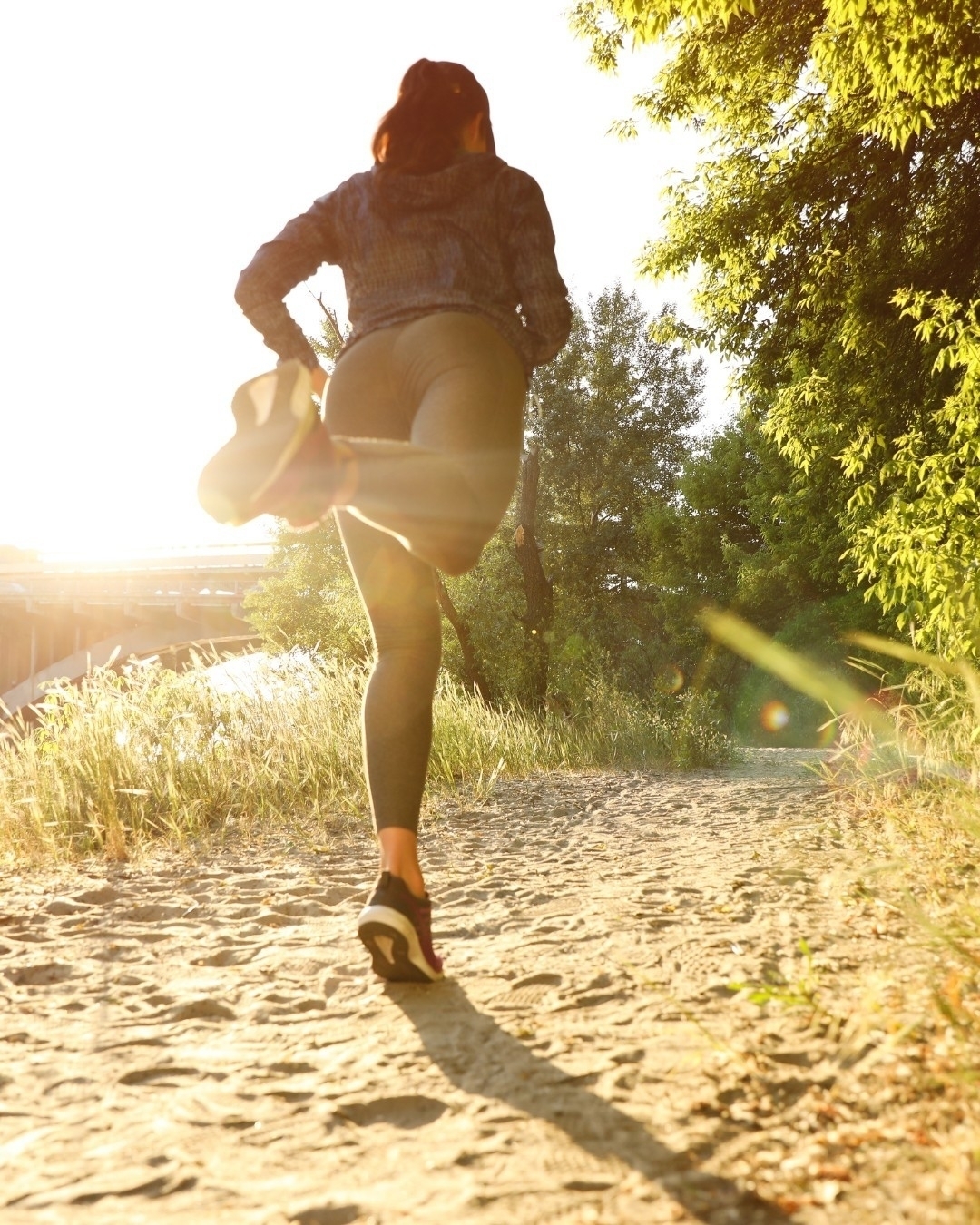 🏃♀️ RUNNING TIP 🏃♀️ Make sure you take time to warm up before every run and cool down afterwards. A proper warm-up increases blood flow, preparing your muscles and feet for the demands of running while helping reduce the risk of injury.
Cooling down allows your heart rate to gradually return to normal and can help minimise stiffness and soreness the next day.
Looking after your feet is essential for running well and staying injury-free.
👣 Healthy habits = better runs
www.surfcoastpodiatry.com
