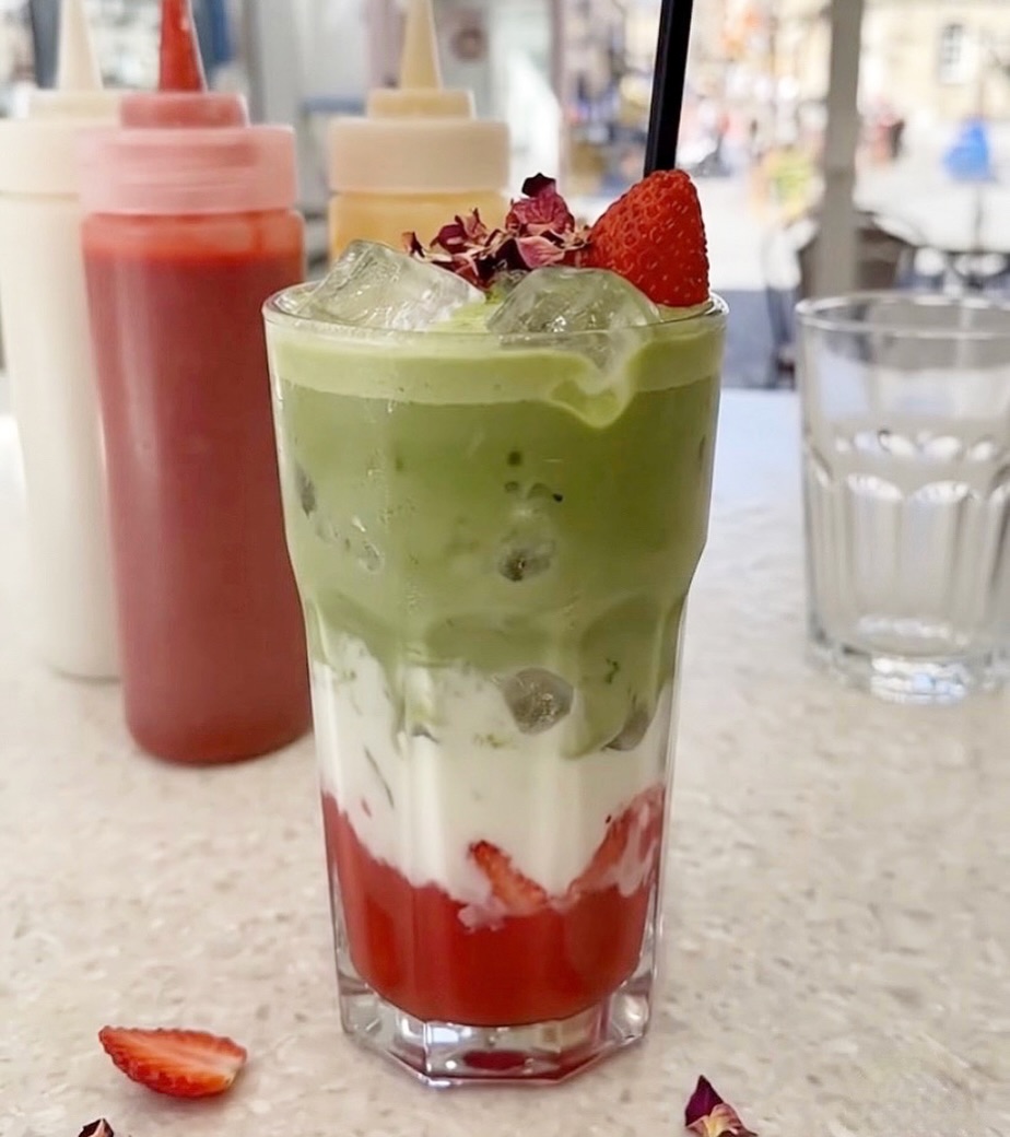 🍓 Strawberry Iced Matcha 🍓
We make our own purées, no artificial syrups over here! 🫶🏻