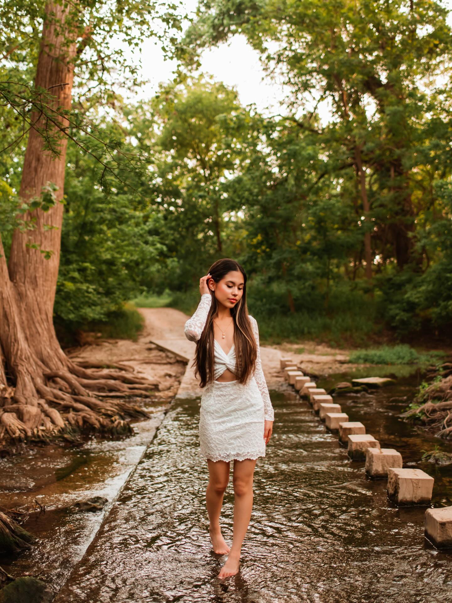 Still obsessing over this shoot with the STUNNING Imarie! ✨
I remember thinking that having her get into the river was the best idea ever! Like are you seeing what I’m seeing? This girl is literally glowing, just so effortlessly gorgeous!
The river and the sun beaming behind the trees just made everything feel so majestic! 🌊✨
.
.
#sanantoniograduationphotographer #portraitphotography #riverphotoshoot #graduationphotoshoot #graduationpictures