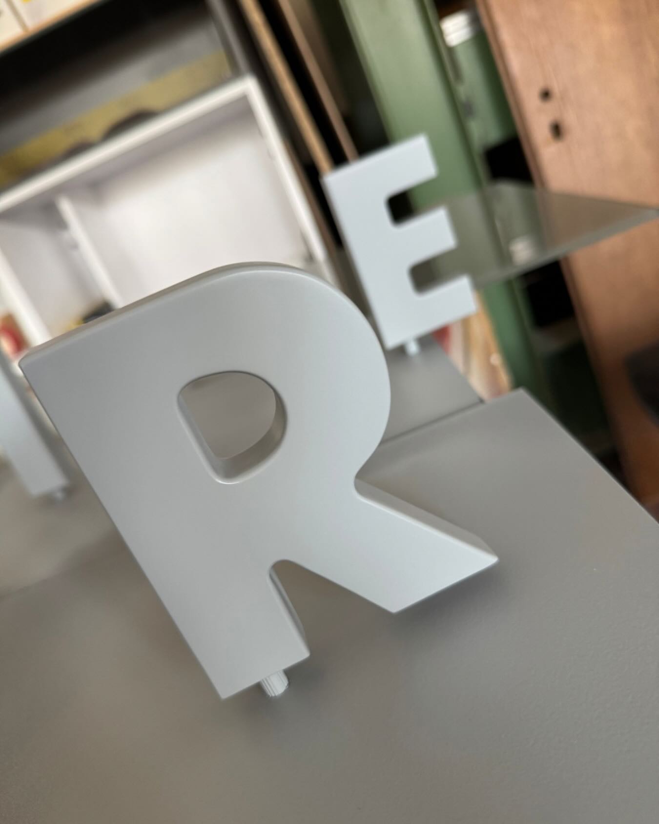 ✨ Präzision bis ins Detail ✨
Nicht nur Möbel – auch individuelle CNC Arbeiten gehören zu unserem Alltag in der Schreinerei.
Saubere Kanten, glatte Oberflächen und millimetergenaue Verarbeitung machen aus einer Idee ein echtes Unikat. 🤍
Denn gutes Handwerk erkennt man oft an den kleinen Details. 🔨
#Schreinerei #Handwerk #Innenausbau #Möbelbau #CNC