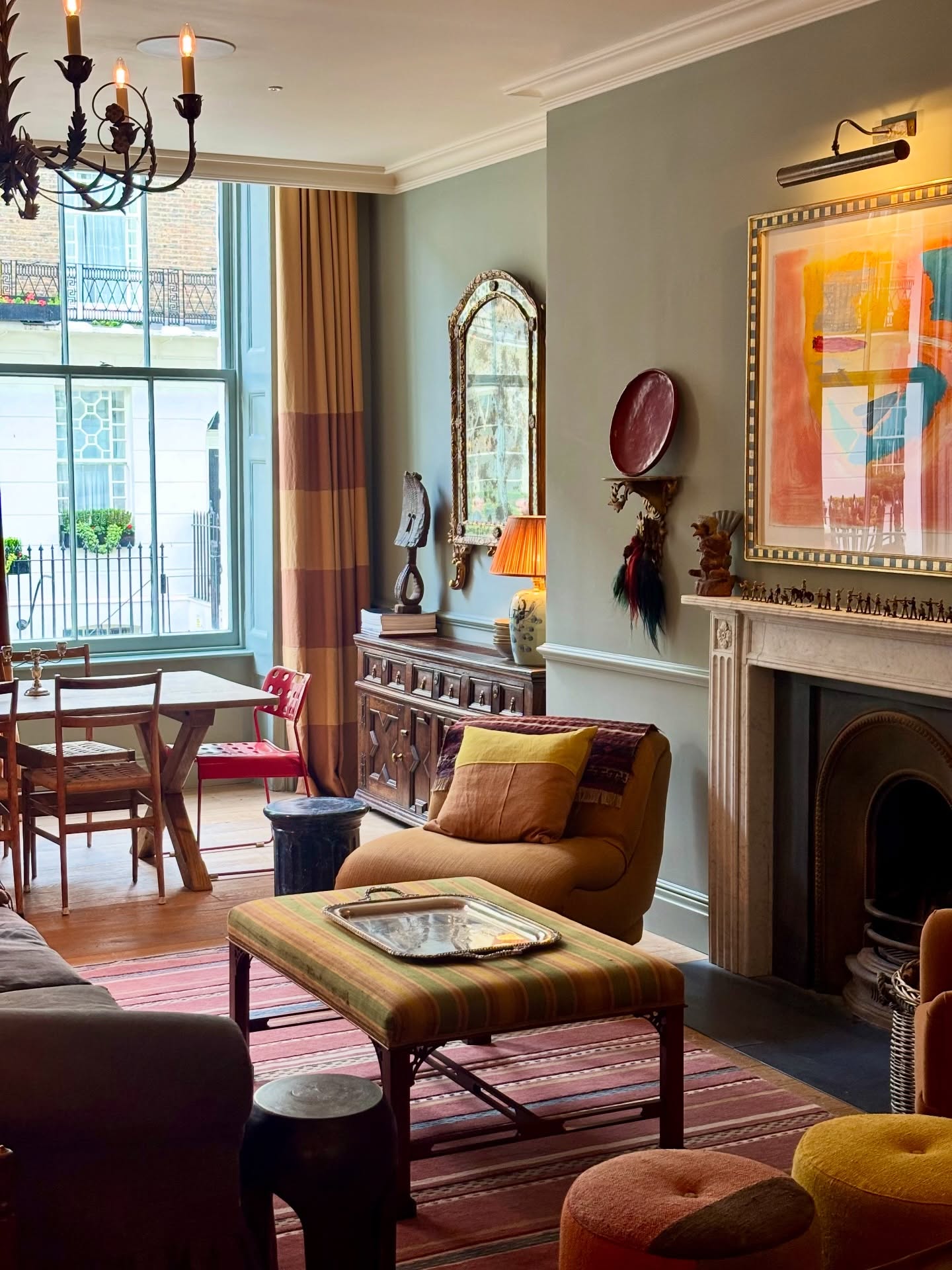 Overlooking the British Museum, @thezetterhotels Bloomsbury isn’t just a place to stay.
Four years. That’s how long it took to design, curate, and source every piece inside. Antiques, textures, objects… nothing is random, everything tells a story.
In a world chasing scale, this is a reminder: great experiences are built slowly.
For retail, the lesson is simple: details aren’t decoration. They are the experience.