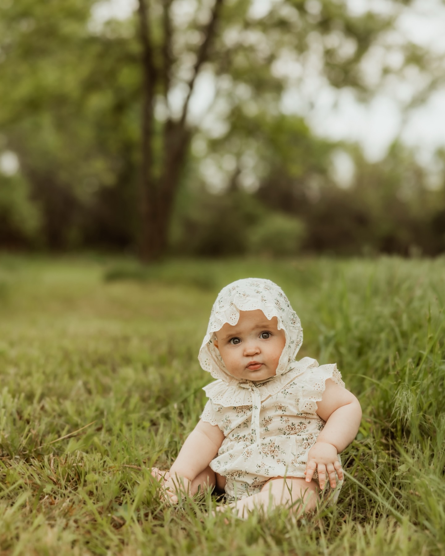 I can’t even explain to you how much I love these 🥹 sweet little Betty Lou is the sugariest little doll baby - like she quite literally looks like a little doll! We took announcement photos two years ago in this same greenhouse & now here she is! The most dreammmmmy photos @ellery_k8 🥹😍