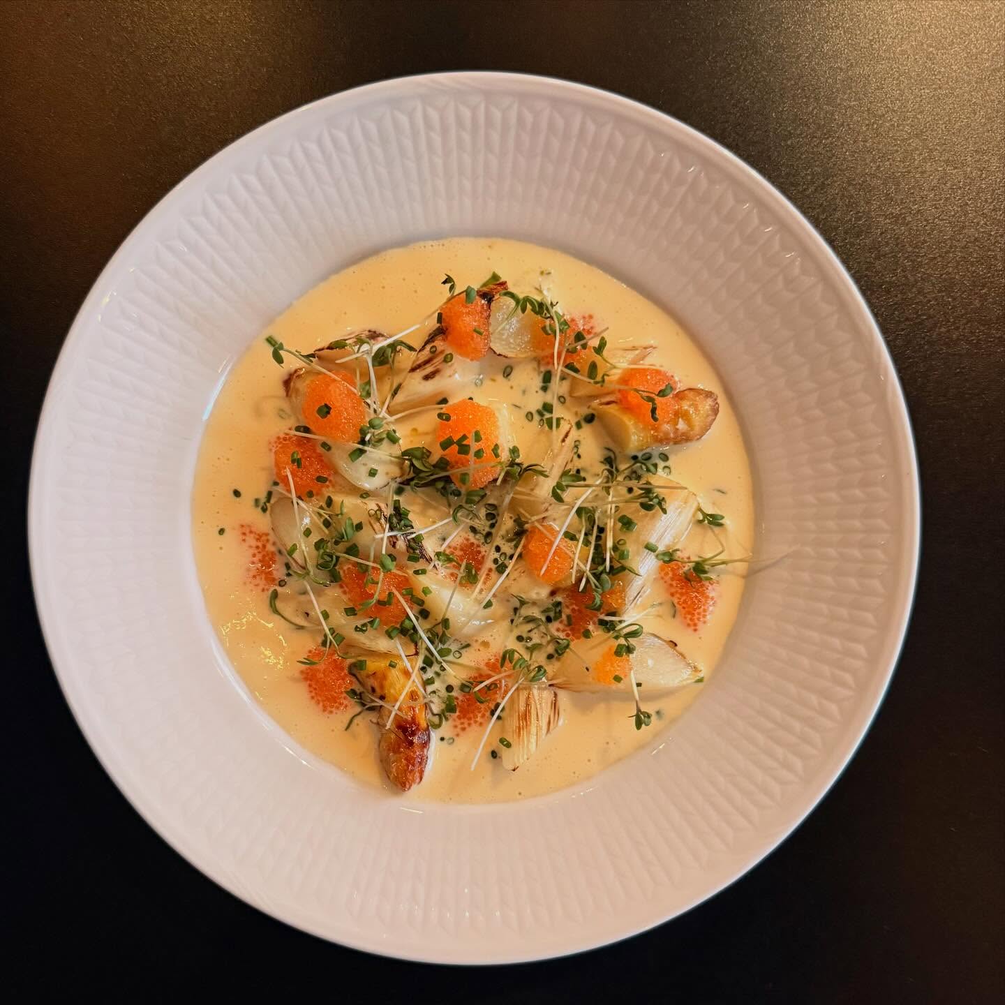 Grillad vit sparris, löjrom från Bottenviken & Sandefjordsås 👌🏻🤩😋