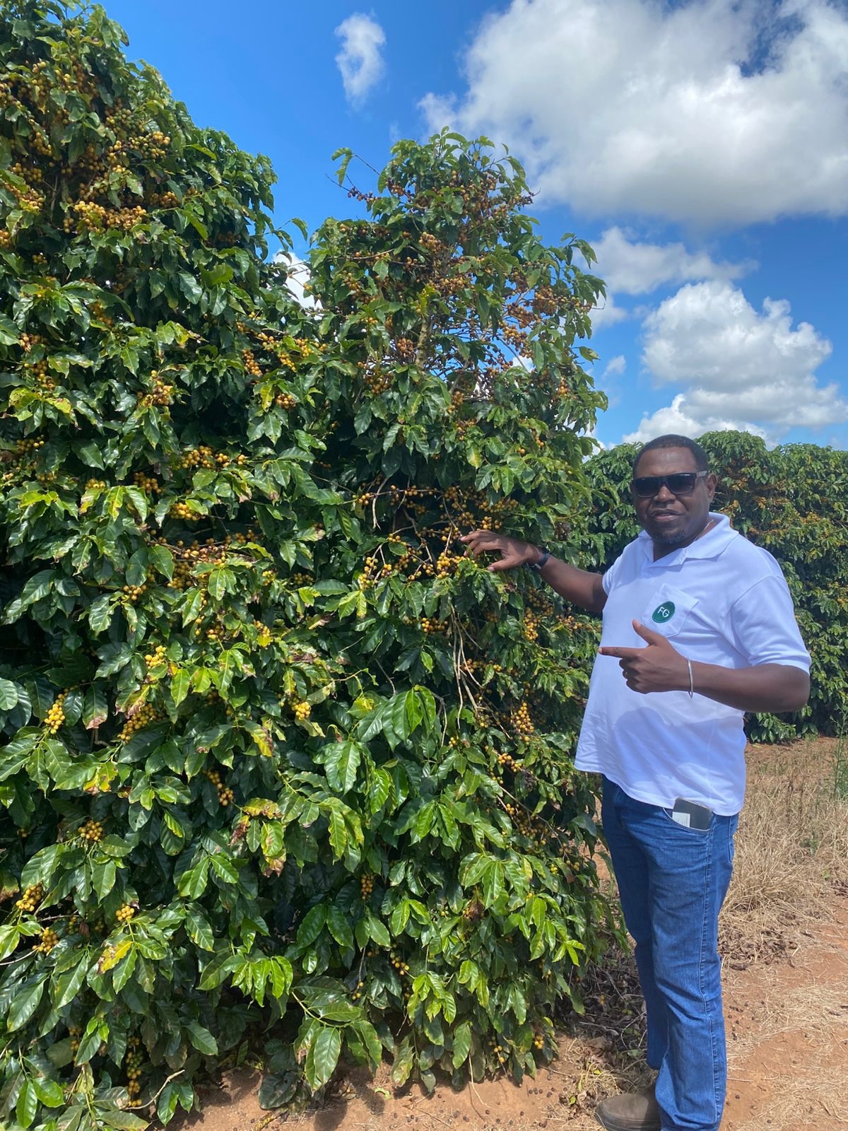 Representando todo o time FG Corretagens, Rogério e Ualas estiveram ontem no @fenicafe na nossa querida cidade de Araguari! Ficam aqui alguns dos registros deste encontro cafeeiro enriquecedor.