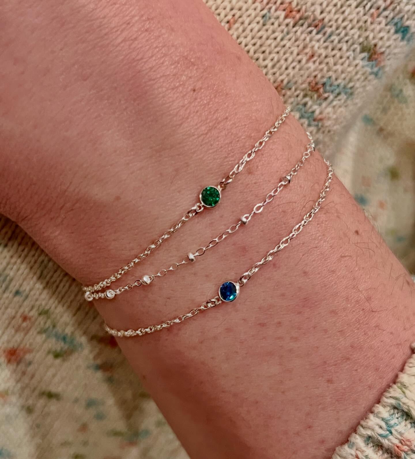 Sterling Silver Bracelet Stack with birthstone charms to commemorate special ones in your life🤍🤍🤍
.
.
#permanentjewelry #permanentjewelrysanfrancisco #permanentjewelrybayarea #permanentjewelrysanjose #permanentjewelrywalnutcreek