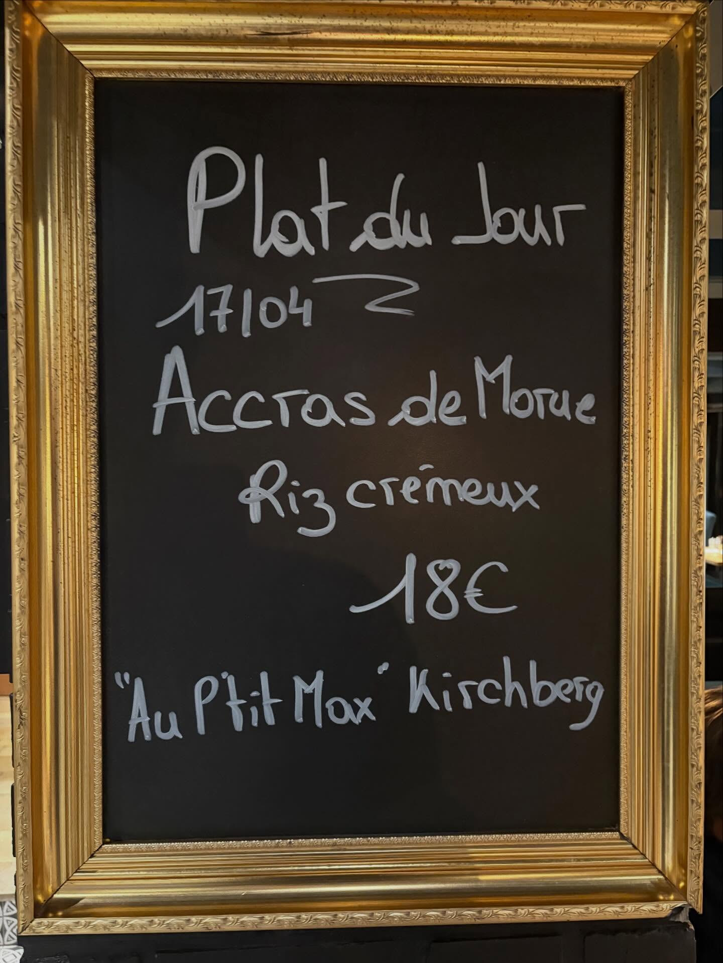 Retrouvez nos plats du jour pour nos deux établissements Au P’tit Max
📞 Contact & Réservations :
🖥️ www.auptitmax.lu
Kirchberg📩 23, Rue de la Lavande L-1923 Luxembourg
☎️ +352 43 95 19
Place d’Armes📩 5, Avenue Monterey L-2163 Luxembourg
☎️ +352 22 13 60