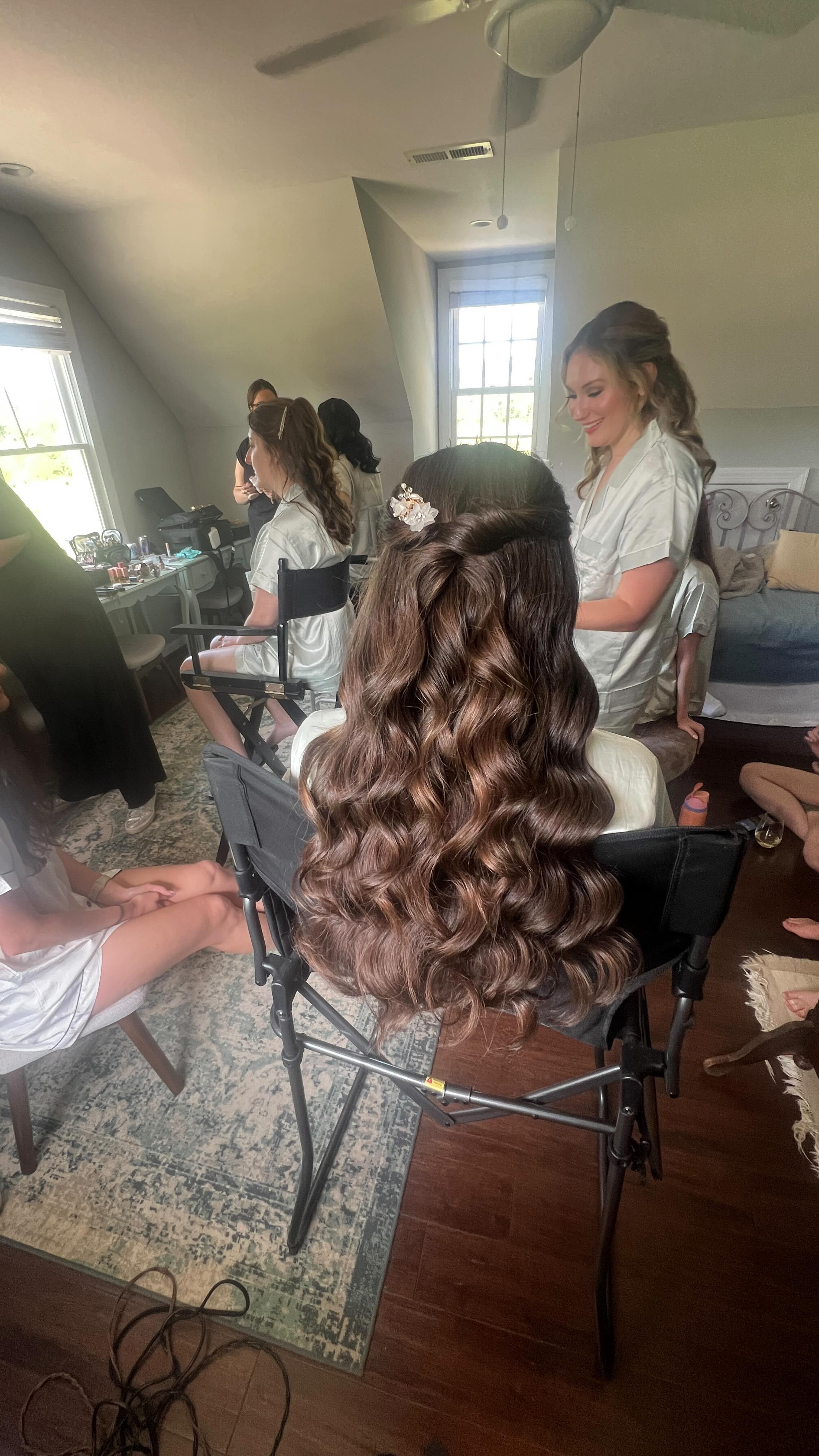 Another half-up ✨🙌🏼 this year is the year of it, for sure! There’s a reason this twisted style will be our most requested look this season. It’s the perfect blend of effortless romance. It’s great if you want to keep your hair out of your face and also look polished for the whole day. Things to note though… if your hair doesn’t hold curl well this may not be your look as NC humidity this season may cause some issues. Let’s chat about it and see if it’s the right style for you!
Stylist Nina
@themeadowsraleigh
@timeless.events.nc