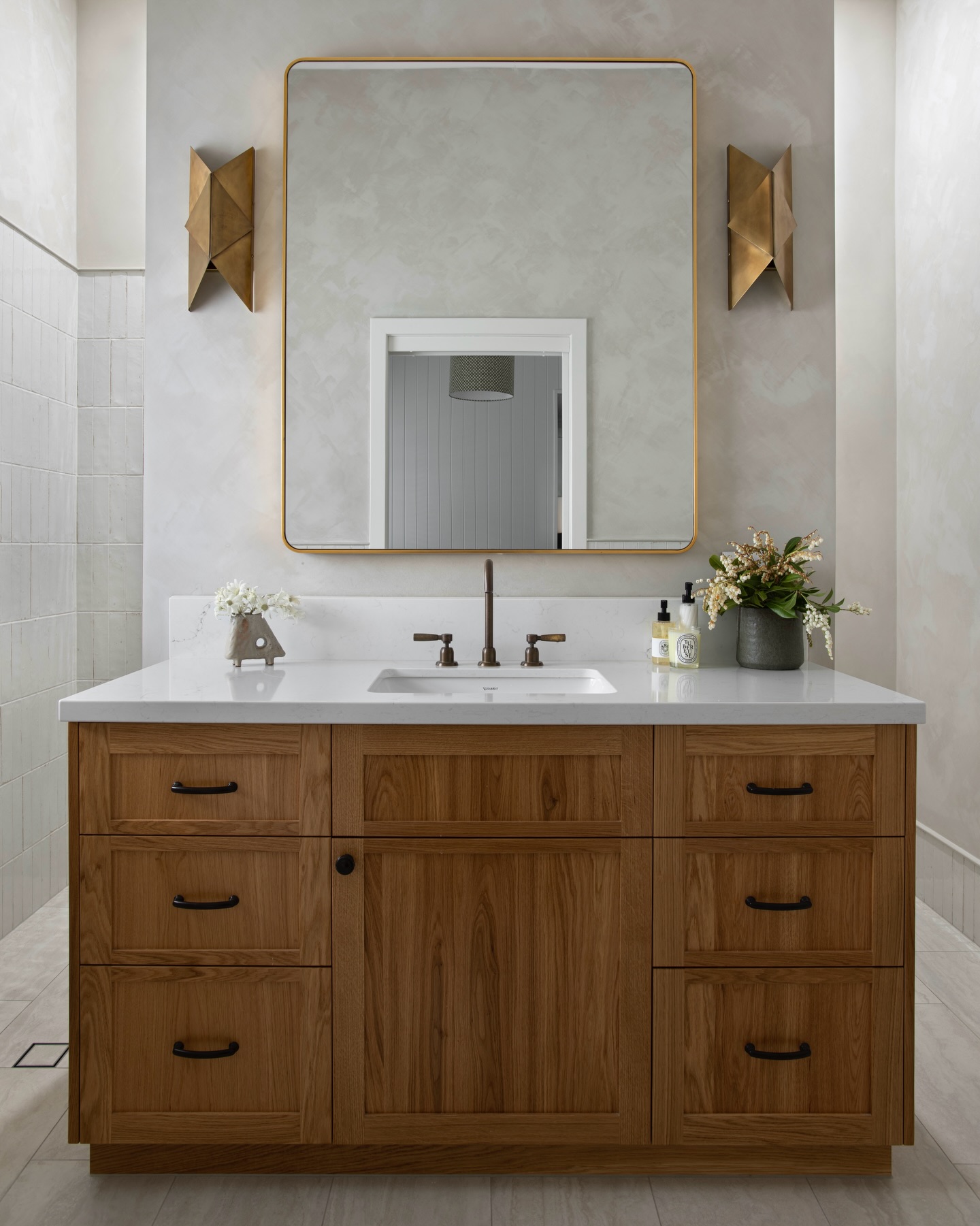 Timber, limewash, and brushed brass.
A refined expression of modern bathroom design, created to feel warm rather than minimal.
#bathroomdesign #brisbaneinteriordesigner #quietluxury #customjoinery