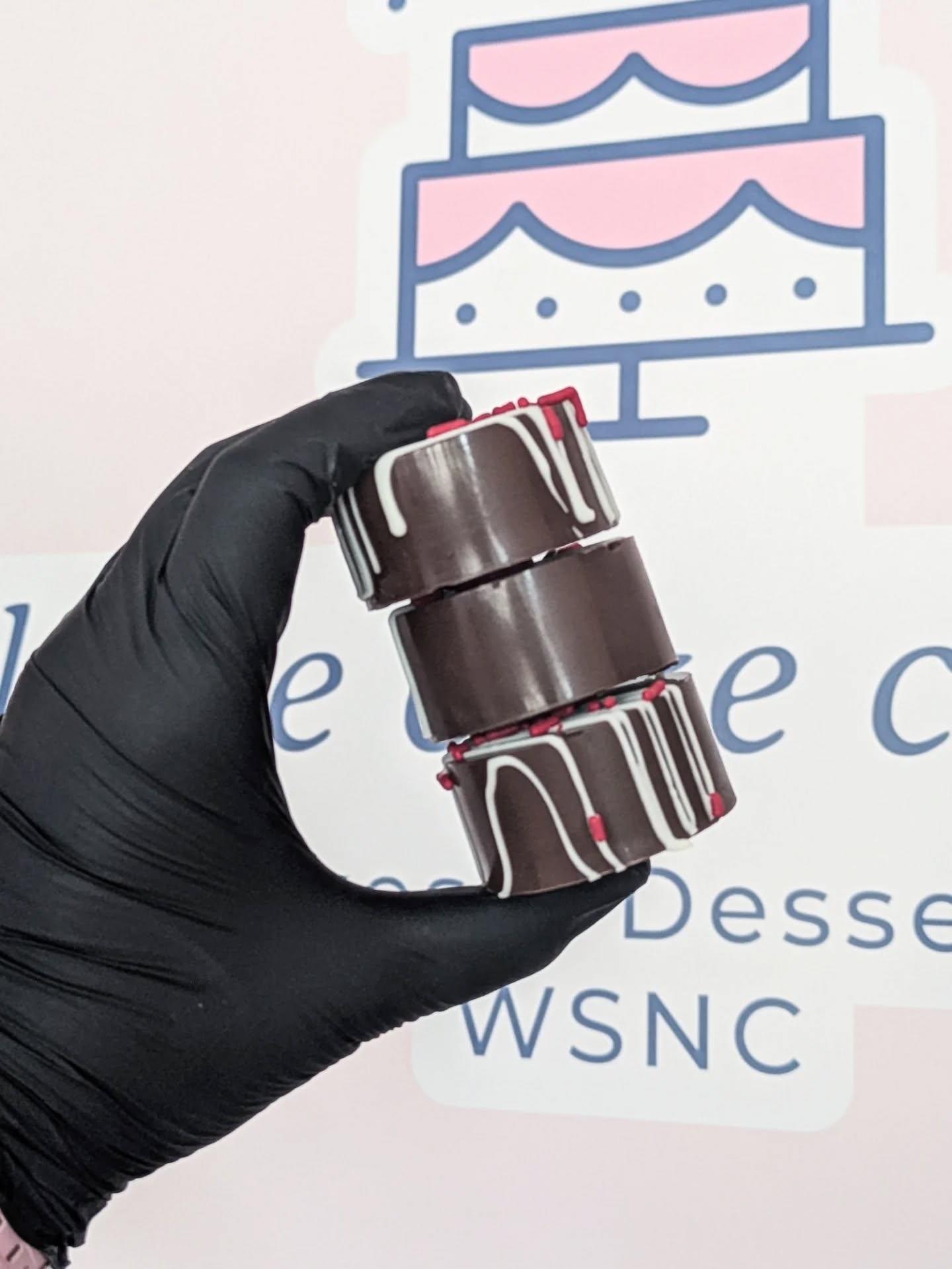 Happy Friday! 🏒 Stanley Cup Playoffs start this weekend so to celebrate we've got Chocolate Pucks! 🏒✨ Let's go @canes ❤️🖤
We have two flavors for you: Chocolate Cherry and Milk Chocolate Biscoff 🎉
Come see us for your weekend treats!