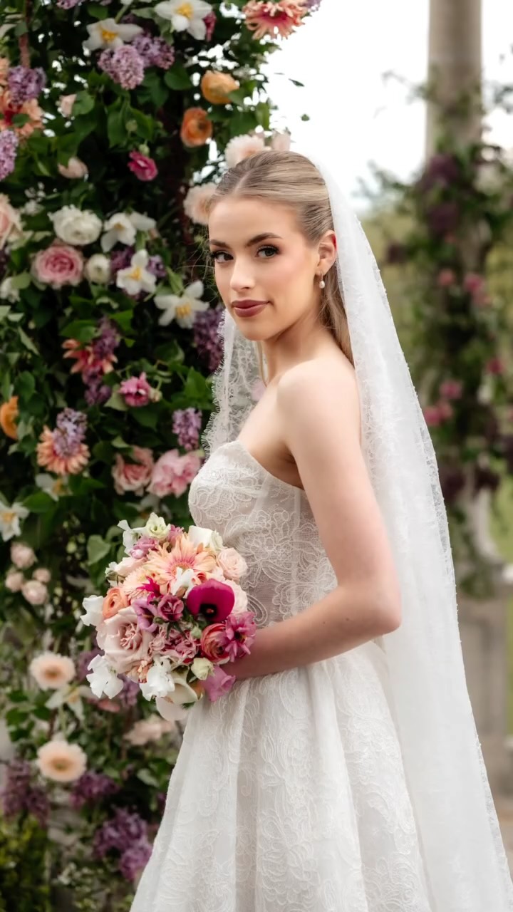 The start of forever, framed in perfect florals🌸
Flowers: @monetsfloristry
Photographer: @chloecaldwellphotography
Content: @afterglowcontent
Venue: @froyleparkcountryestate
Hair: @bridezillamua
MUA: @rubyloubeauty
Dress: @lyrabridalstudio
Suit: @charlesgaleformalwear
Jewellery: @kimberleyelizabeth_jewellery
Styling: @weddingsbylisamarie
Props: @novamemories
Tableware: @blacksaucerstablewear
Linen: @just_4_linen
Stationery: @dove_and_lace
Couple: @justalexroberts
Planning your wedding? 🤍 Book a consultation with Monet and we’ll create something truly personal to you.