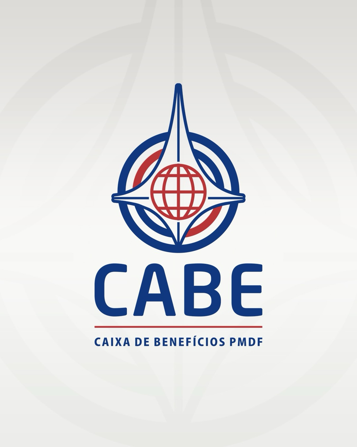 NOTA À IMPRENSA
A Caixa Beneficente da Polícia Militar do Distrito Federal – CABE/PMDF manifesta seu profundo pesar e consternação institucional diante da edição da Portaria nº 440, de 09 de abril de 2026, do Comandante Geral da Polícia Militar do Distrito Federal, pela qual foi determinada a exclusão do efetivo da corporação dos Coronéis QOPM RR Fábio Augusto Vieira, Klepter Rosa Gonçalves, Jorge Eduardo Naime Barreto, Paulo José Ferreira de Sousa Bezerra e Marcelo Casimiro Vasconcelos Rodrigues, com fundamento no art. 92, inciso I, alínea “b”, do Código Penal Brasileiro.
A CABE, entidade que acompanha de perto a trajetória funcional e humana dos policiais militares do DF, presta público testemunho do elevado grau de comprometimento, dedicação e integridade que marcou a carreira de cada um desses oficiais. Todos eles foram, ao longo de décadas de serviço, figuras atuantes e determinantes na defesa da sociedade brasiliense, exercendo suas funções com abnegação, competência e genuíno amor à instituição e ao povo do Distrito Federal.
Homens de bem, pais de família, de reconhecido valor moral e funcional, esses oficiais construíram suas carreiras sob o signo do dever e do serviço à coletividade.
Esta entidade lamenta, ainda, a manifesta assimetria de tratamento em relação aos oficiais das Forças Armadas que se encontraram em situações análogas. Aos generais e ao ex-Presidente da República, oriundos do Exército Brasileiro, foi assegurado o processamento regular perante o tribunal militar competente, com todas as garantias processuais que a ordem jurídica reserva ao oficialato. Aos oficiais da Polícia Militar do DF contudo, não se conferiu o mesmo tratamento, resultando em exclusão imediata, não obstante a previsão constitucional de identidade de tratamento entre as categorias.
A CABE reafirma sua solidariedade irrestrita a esses oficiais e a seus familiares, confiante de que a Justiça brasileira saberá, no tempo devido, reconhecer a verdade dos fatos e o real legado de comprometimento que cada um deles deixou à instituição e à sociedade que serviram com tanto empenho e dedicação.