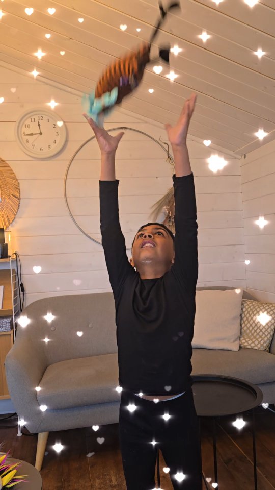 Spring is in the air in Iceland with flying monsters and happy faces in our workshop! Don't leave the country without your wool monster 😁 ...they are the sweetest creatures and love to travel! 🥰
#icelandactivities #icelandicsouvenir #icelandwithkids #icelandtoday