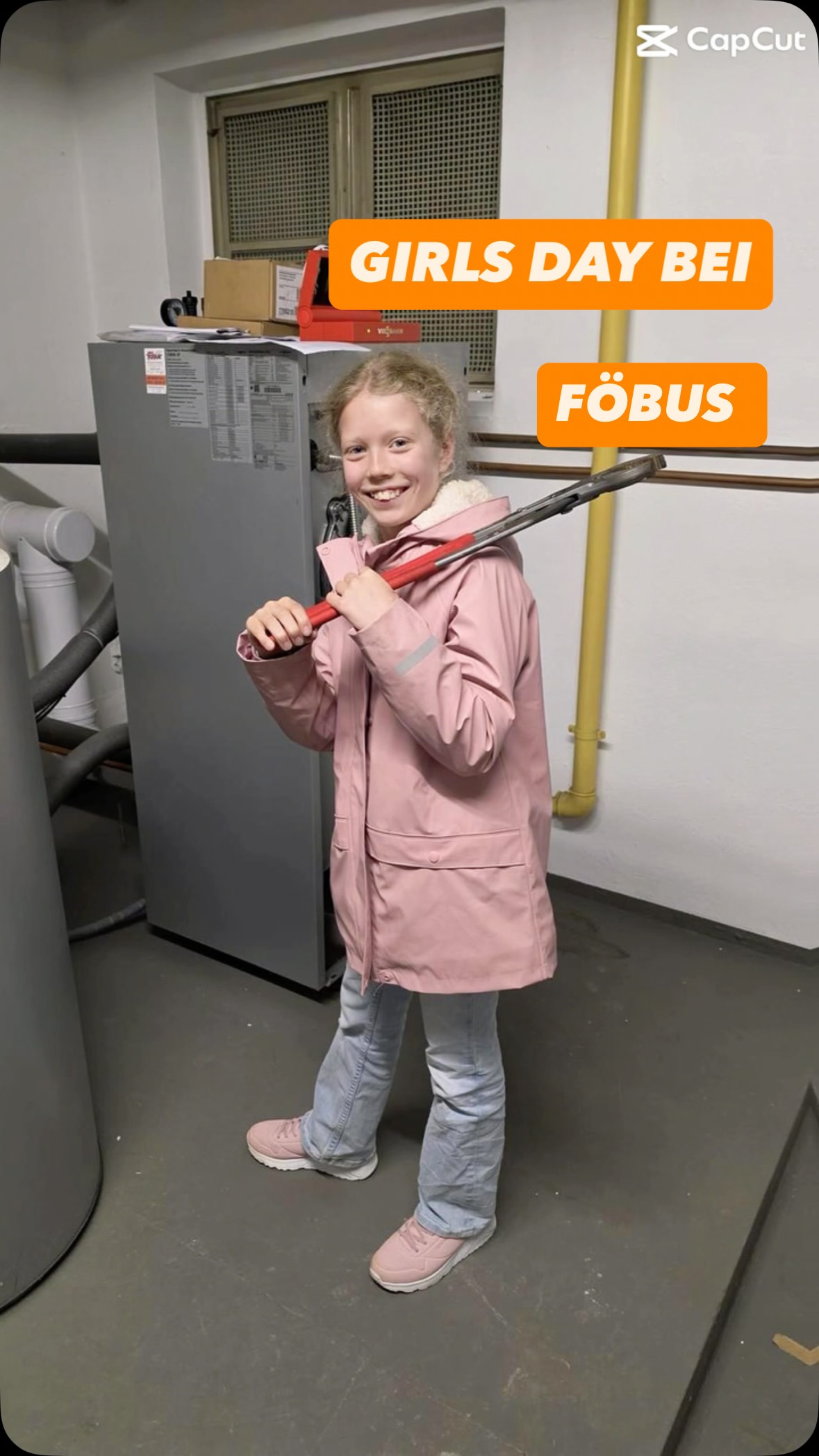 Girls’ Day bei uns 💪✨
Ein Tag auf der Baustelle, unterwegs mit unseren Kundendienst-Technikern – und wie man sieht: mit jeder Menge Spaß!
Du willst einen Beruf, der abwechslungsreich ist, Verantwortung bietet und bei dem kein Tag wie der andere ist? Dann komm zu uns ins Team! 👷♀️
Mädels, traut euch und startet eure Ausbildung zur Anlagenmechanikerin – wir freuen uns auf eure Bewerbung!
#GirlsDay #Handwerk #Anlagenmechanikerin #Ausbildung #frauenimhandwerk