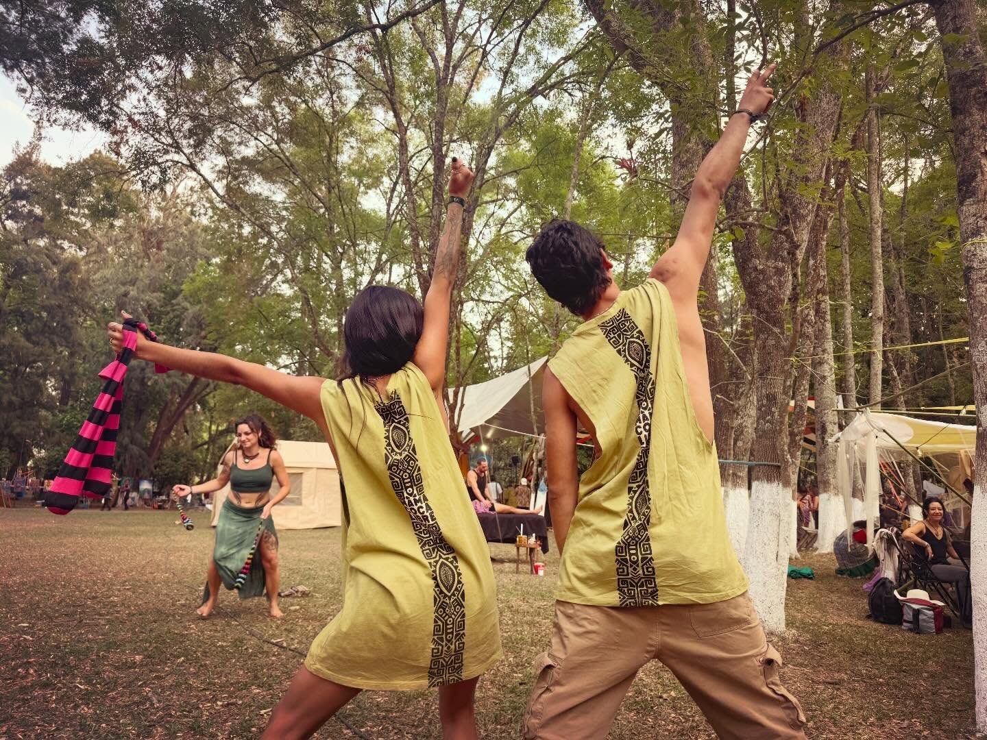 Gracias @zomafestival por la mejor medicina de todas: la danza.
Nos encontramos con bellos seres en el dance floor luciendo ropa de Mama Coca Libre, frescura, libertad de movimiento y felicidad.