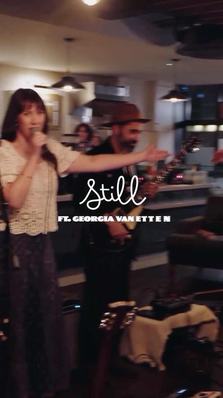 Beautiful moment on the opening night of “Simplified & Amplified” when my buddy @georgiavanetten came up to sing our single “Still” together ✨
Hop to my story, join my mailing list and get the full magical version into your inbox tonight! x
Shot by @elsnapslife 🤝
#ontour #newsingle #duet #originalsong #acoustic