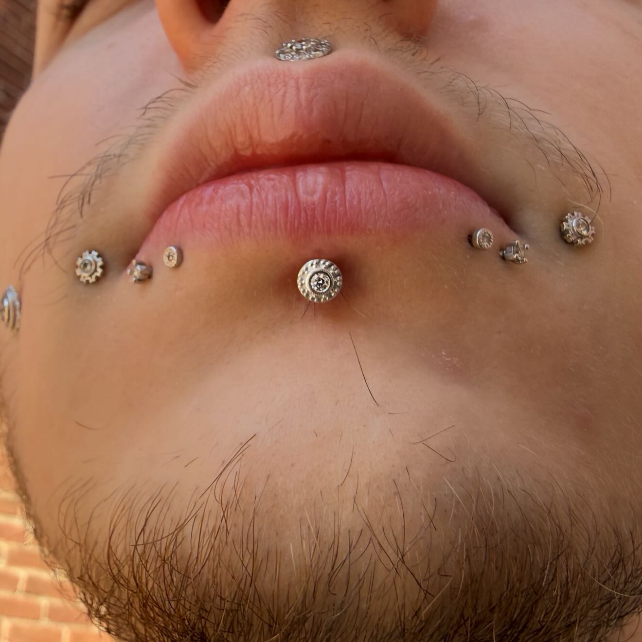 Labret Piercing on the beautiful @nickofthewrist by Alexis Silva feat. @bvla @bvlalove
14k White Gold ✨
Genuine Diamond ✨