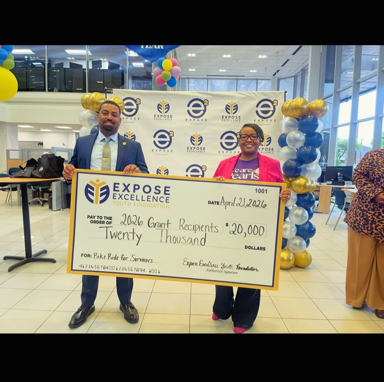🙌🏾Huge thank you to Fort Bend County Expose Excellence Youth Program and Fort Bend District Attorney Mr. Brian Middleton for selecting We Are Pearls as a grant recipient of the FBCDA Bike Ride for Survivors Fundraiser. 🚲 $20,000 was raised and distributed among 10 nonprofits! We're grateful for the support. Thank you to Classic Chevrolet for hosting the reception, Raven Forrester for your support, EEYP board members, donors, and sponsors. 👏🏾
I am encouraged to keep doing what I can to elevate and empower young women in my community !💖