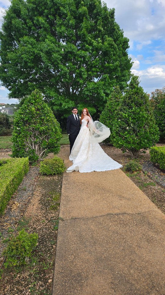 Dom & Allison 4.16.26
Venue | @cranesburyview
Day of Coordinating Mini | @faithful_plan
Photography | @kimberlynoellephotos
Videography | @meridian.pictures
Florist | @blumenmeister
DJ | @maximumgroovesounds
Beer Donkeys | @2burrachos