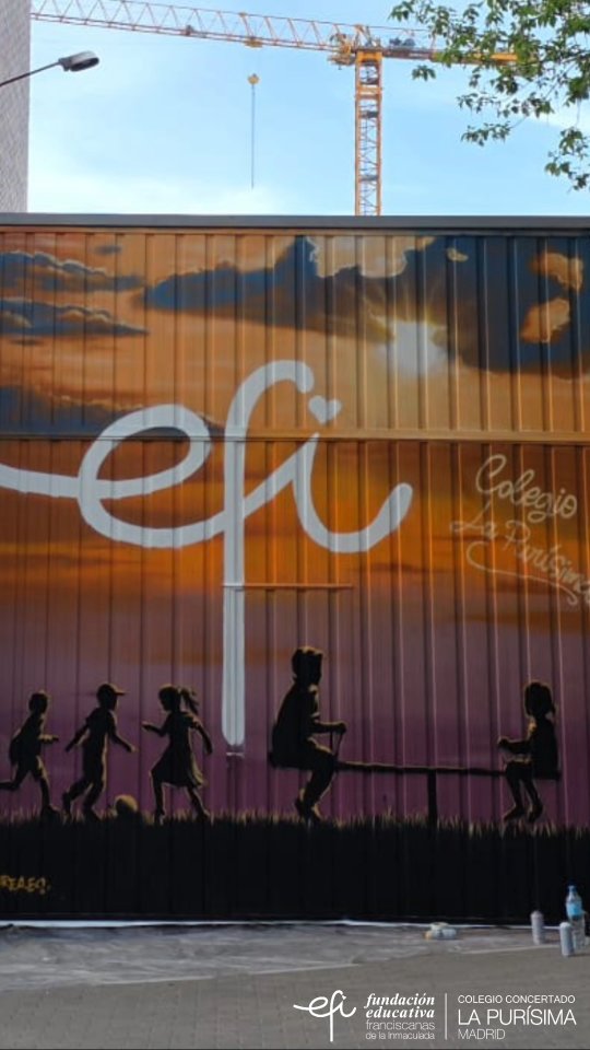 🎨✨ Hoy, 15 de abril, celebramos el Día Mundial del Arte… ¡y lo hacemos dejando huella en nuestro cole!
La semana pasada renovamos nuestro portón de entrada con un nuevo graffiti muy especial, en el que nuestros alumnos fueron los verdaderos protagonistas 🎨💫. Con ilusión, creatividad y mucho color, participaron en esta obra de @miek_j.lobo que ya forma parte de nuestro día a día.
Una actividad que conecta con nuestro proyecto de centro “Magos del Pincel”, donde cada trazo es una forma de expresión y cada alumno, un artista en potencia 🪄🖌️
Porque el arte no solo se contempla… ¡se vive y se crea! 💛
#micolelapurisimamadrid #colegiolapurisimamadrid #fundacionefi