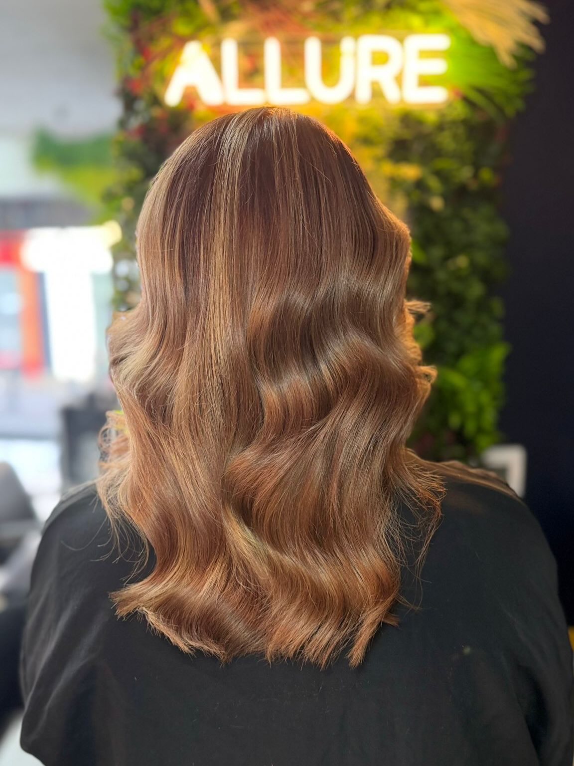 Brassy ➡️ Bronde 🤎
A seamless, elevated blend with soft depth and high-shine finish… the kind of colour that grows out beautifully.
Appointments with Charley are limited before he’s away from 25th April – 5th May ☀️
Secure your slot now ✨
@lorealpro_education_uki @lorealpro