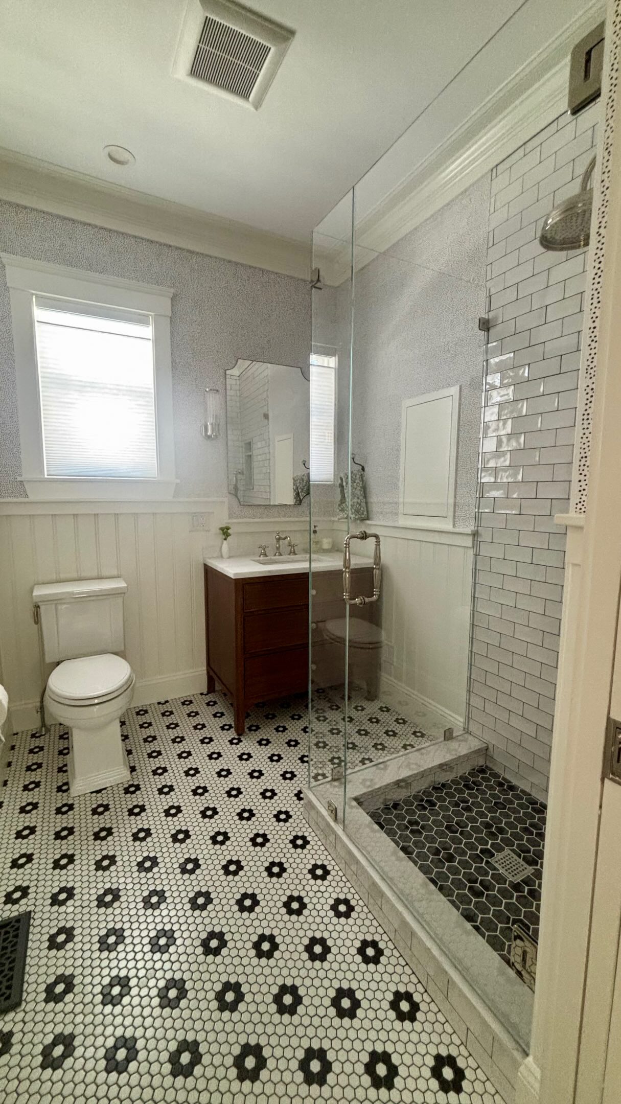 Do you hate your bathroom? Good news because we love bathrooms! From designing the most functional layout to creating the look and feel to selecting the materials to the finishing touches. Don’t let the overwhelming stress of a bathroom renovation stop you. Bathrooms Updates = ROI on your home. It’s not about making a space pretty. It’s adding value to your home. So what’s stopping you?
#concordma #waylandma #sudburyma #southborough #bathroomdesignideas