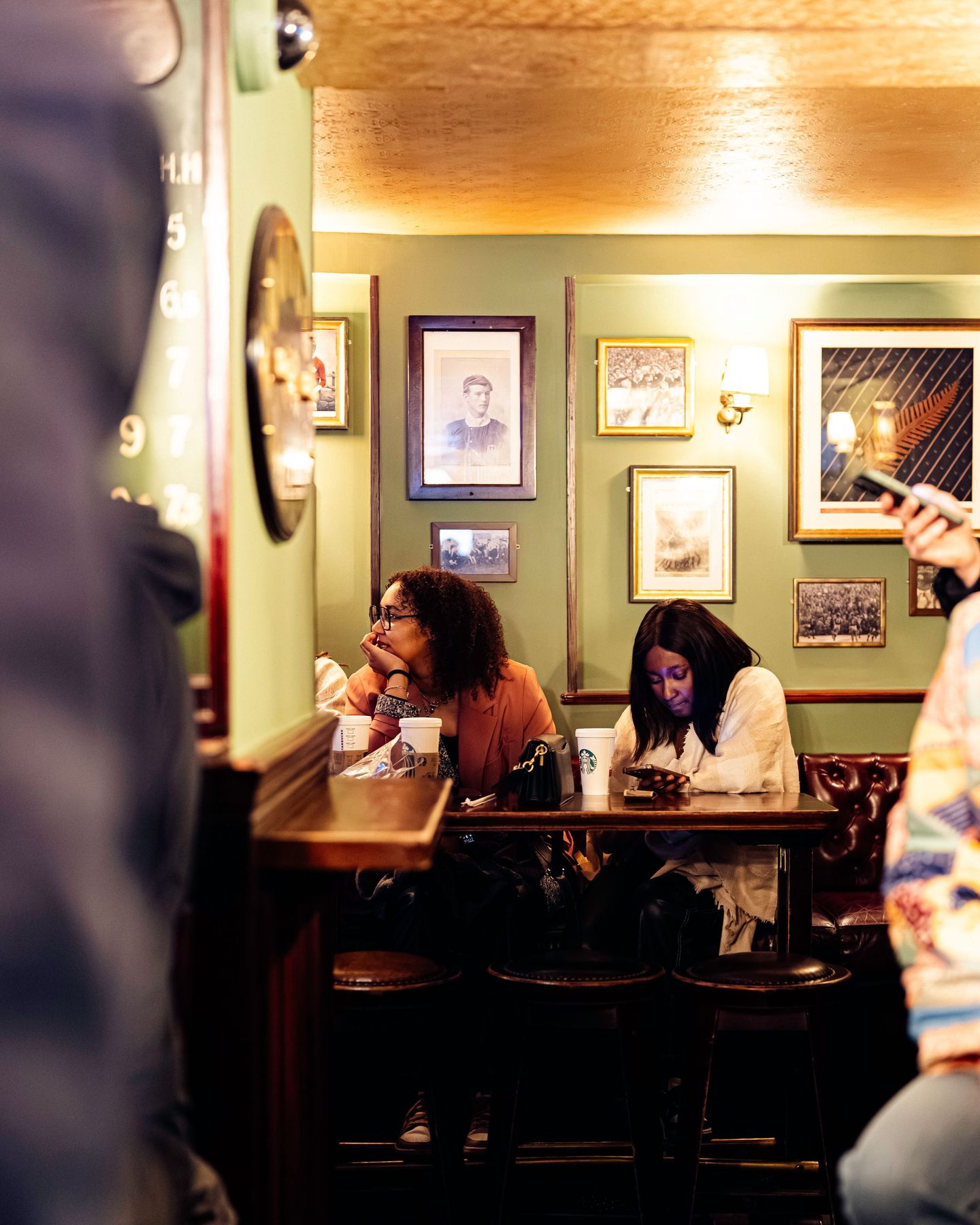 Friendly pub ✌️
📸 @jules.despretz