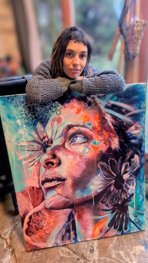 🖌️ Je ne peins pas seulement des images.
Je peins des états d’âme.
À travers la peinture, je cherche à faire émerger ce qui ne se voit pas,
mais se ressent profondément.
Chaque œuvre devient un espace de lien.
🌿 Entre l’humain et le vivant.
Entre ce que l’on traverse…
et ce que l’on laisse apparaître.
Je travaille la matière, la vibration, la profondeur,
pour créer des œuvres qui ne sont pas seulement à regarder,
mais à ressentir.
Des tableaux avec une âme,
Des œuvres-miroirs.
Des présences.
🤍 Lorsqu’une œuvre résonne,
elle ne se choisit pas vraiment… elle s’impose.
Si mon univers vous parle je vous invite à me suivre sur👇
@belluleart
#contemporarypainting #femaleartist #portraitpainting #Artforthesoul #emergingartist
